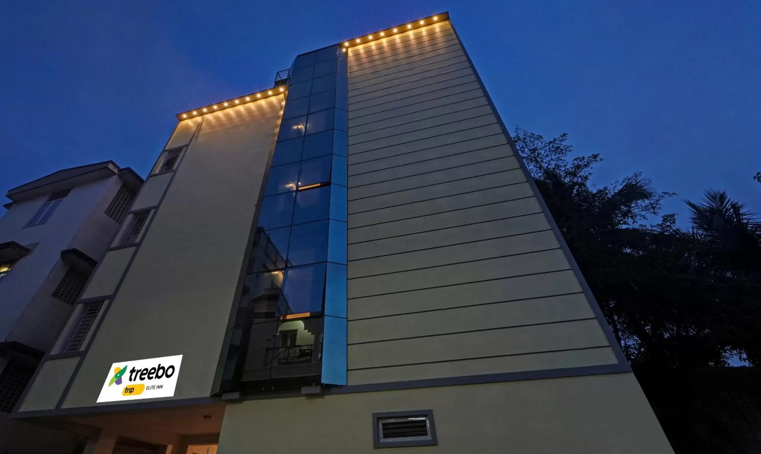 Property building in Itsy Hotels Elite Inn Property building in Itsy Hotels Elite Inn