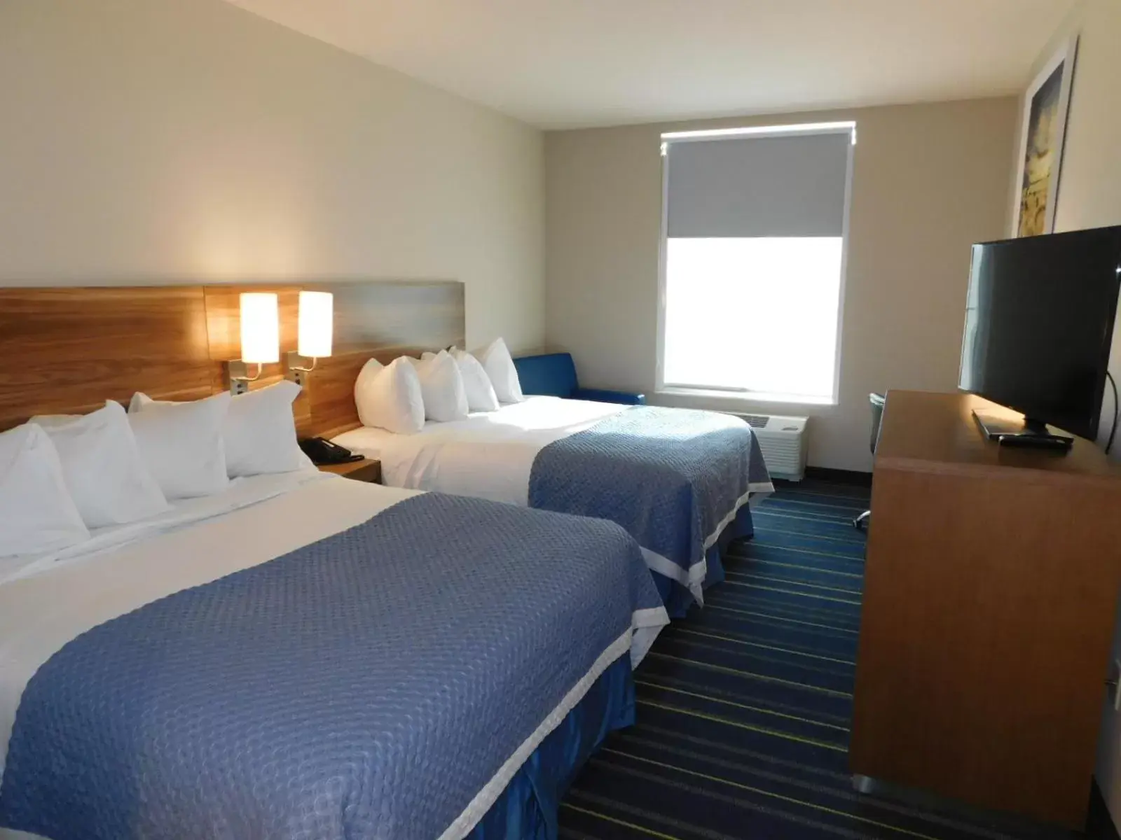 Bed in Days Inn & Suites by Wyndham Kearney