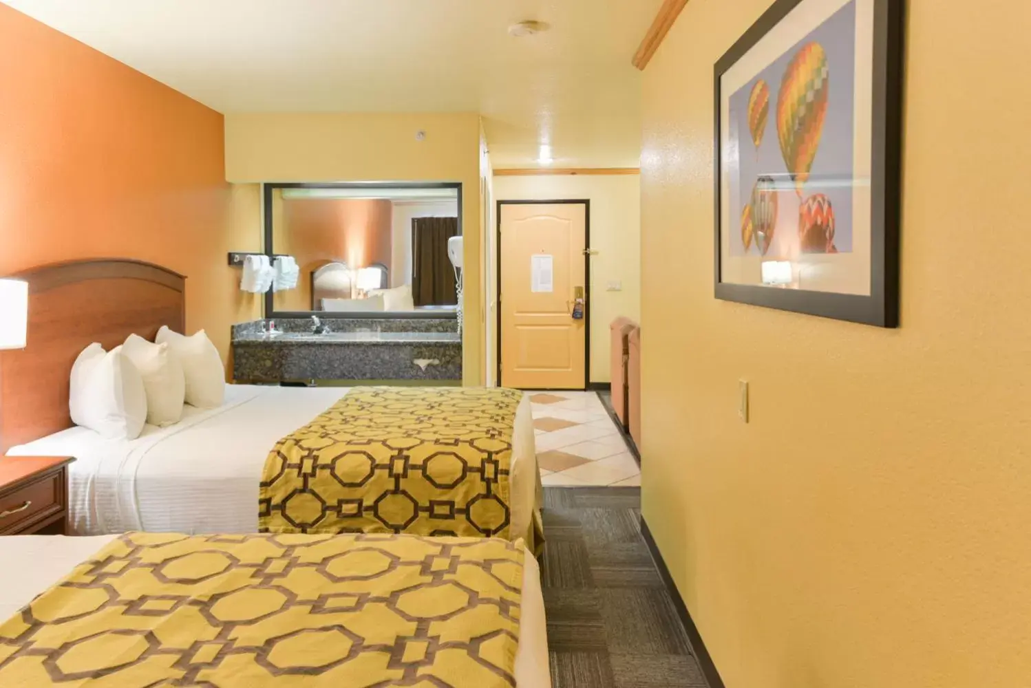 Photo of the whole room, Bed in Baymont by Wyndham Garden of the Gods Colorado Springs