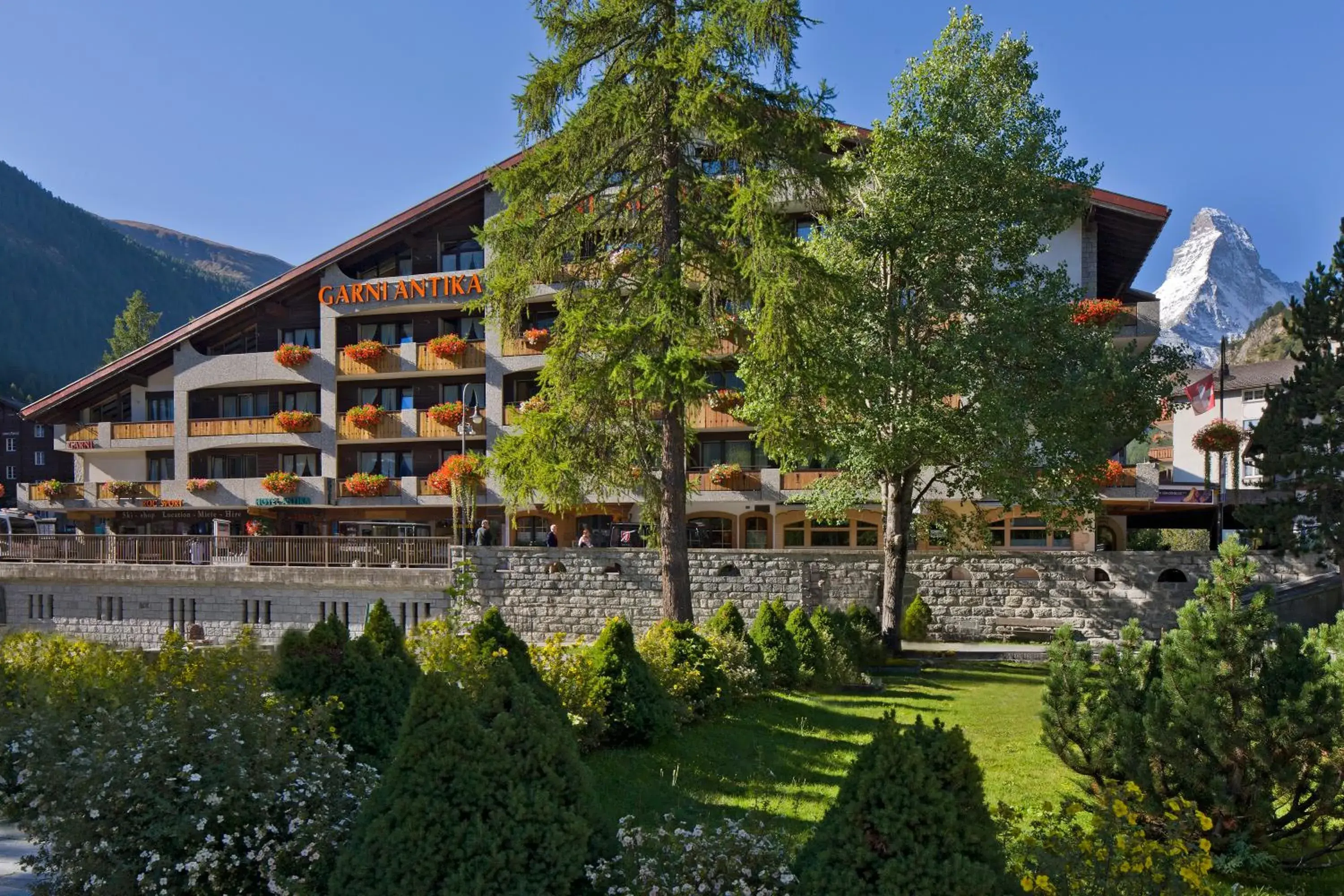 Facade/entrance, Property Building in Hotel Antika