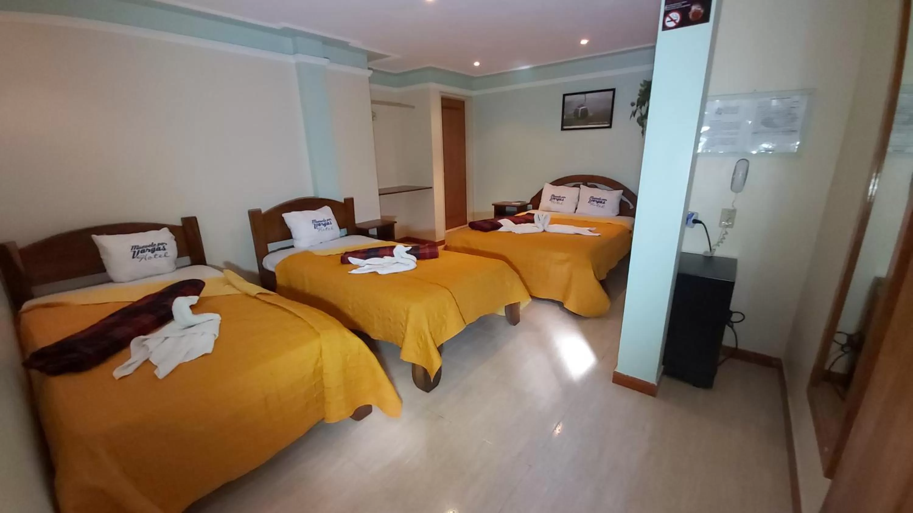 Bed in HOTEL MUEVETE POR VARGAS