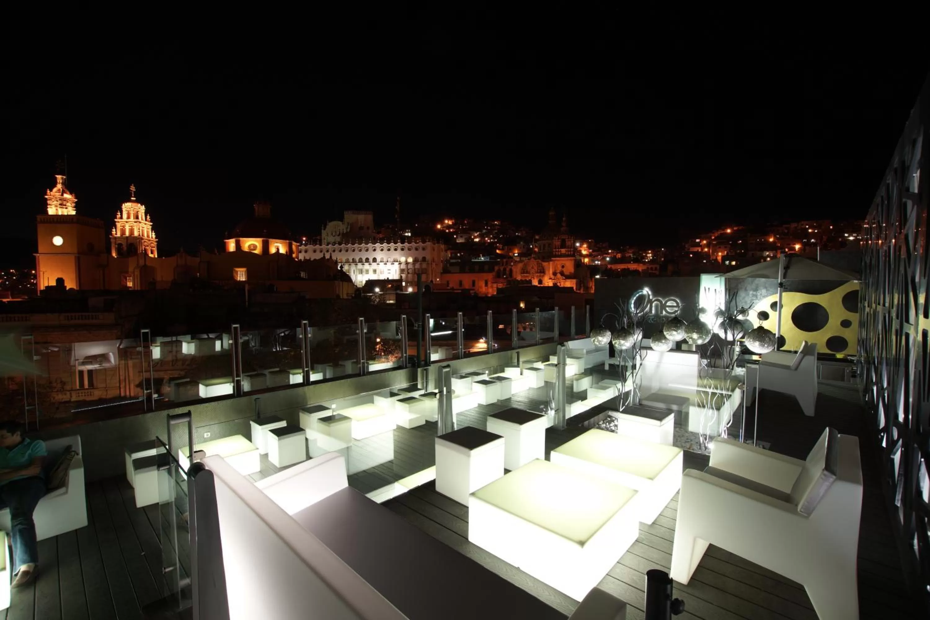 Restaurant/places to eat in 1850 Hotel Boutique