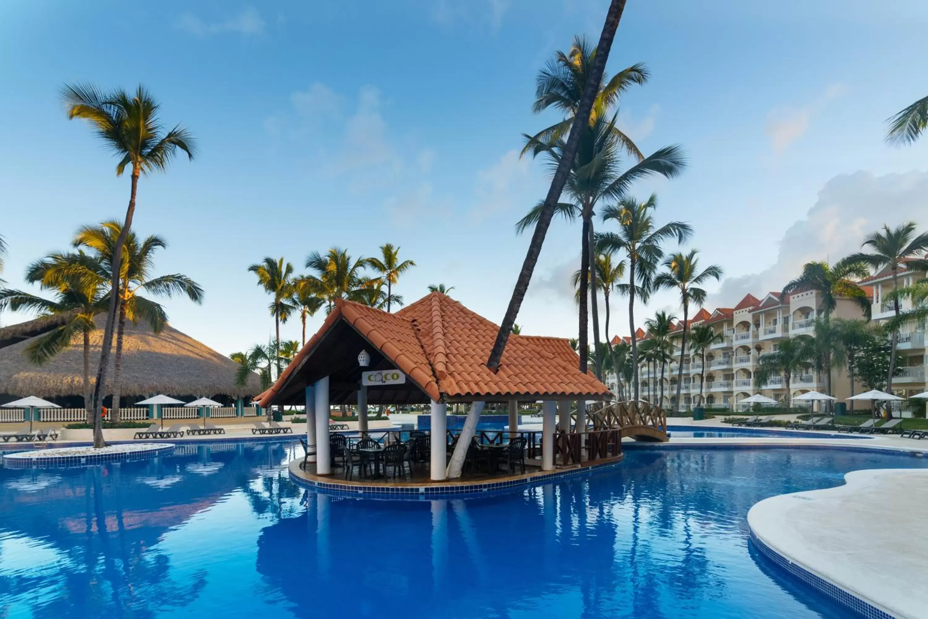 Lounge or bar, Swimming Pool in Occidental Caribe - All Inclusive