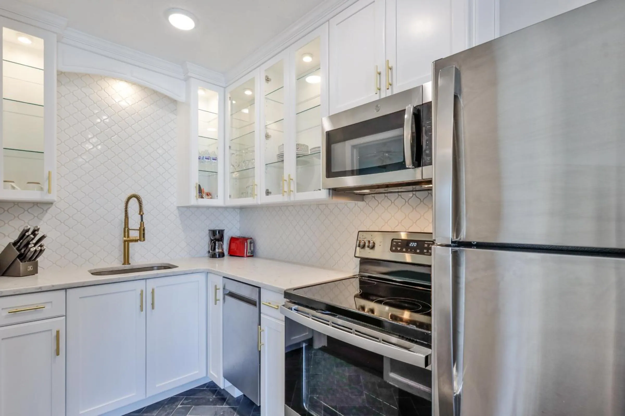 Kitchen or kitchenette in Coastal Waters