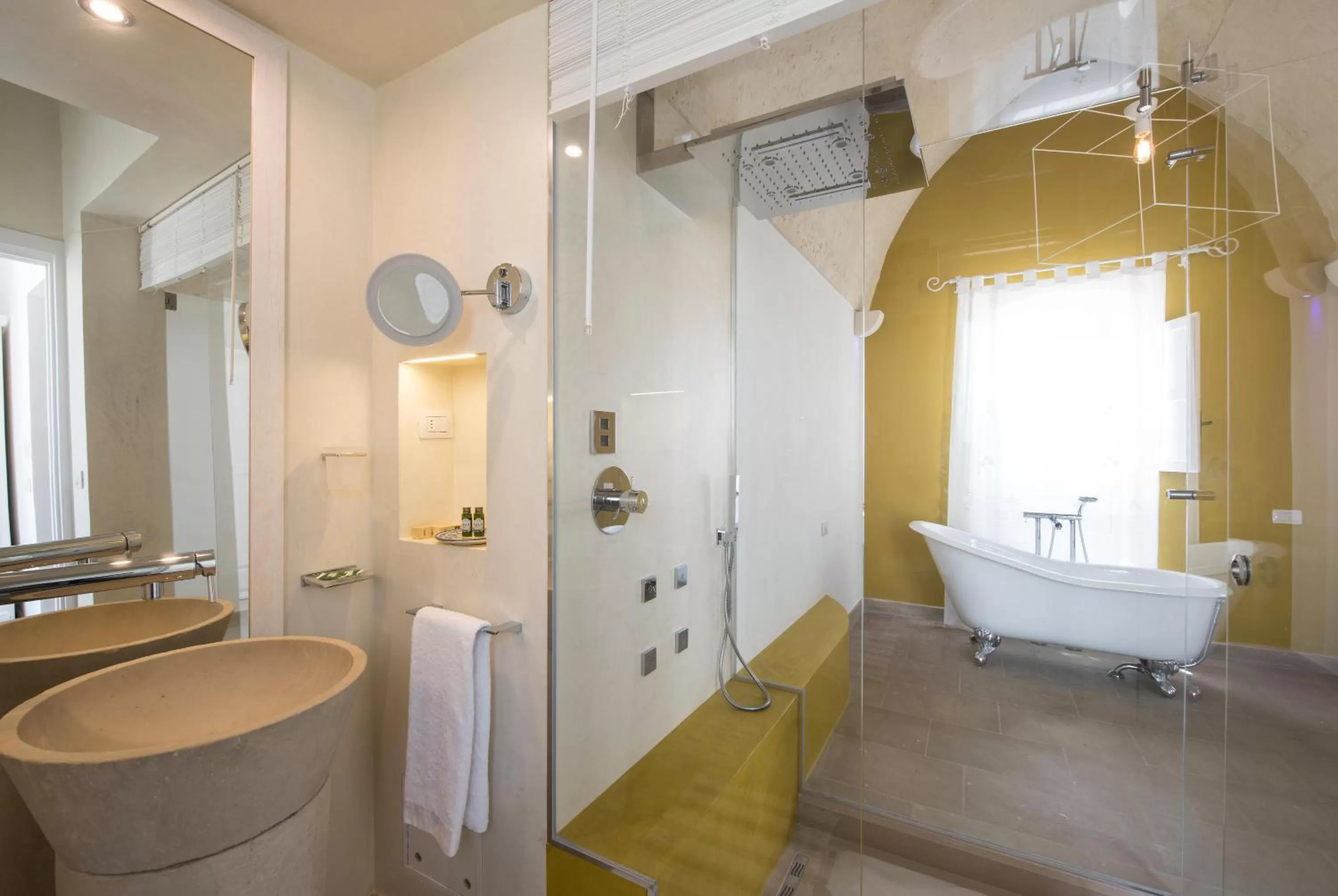 Shower in Masseria Panareo