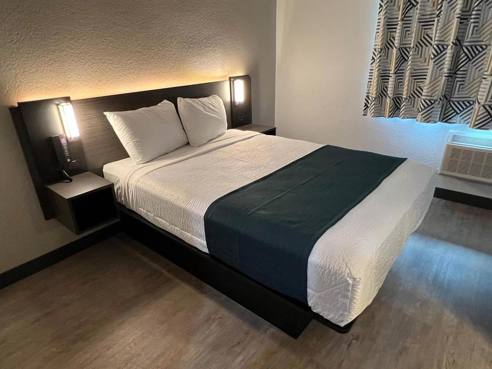 Bedroom, Bed in Motel 6-Fort Lauderdale, FL