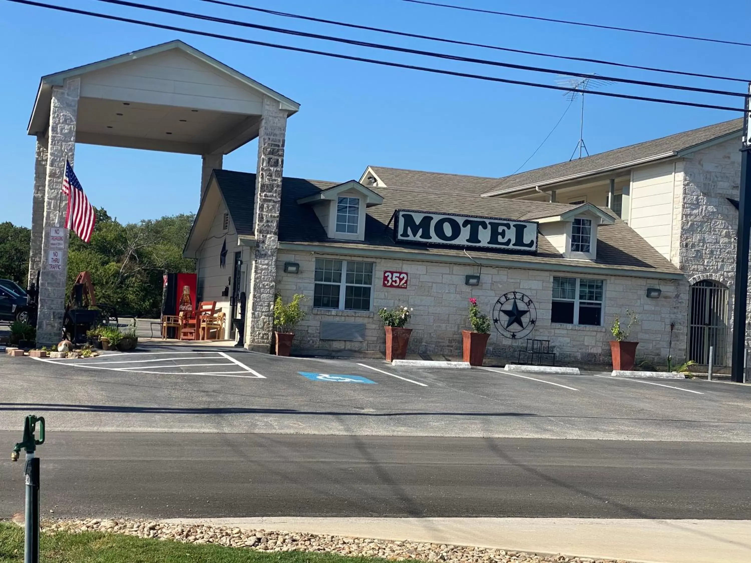 Property Building in Cedar Creek Inn