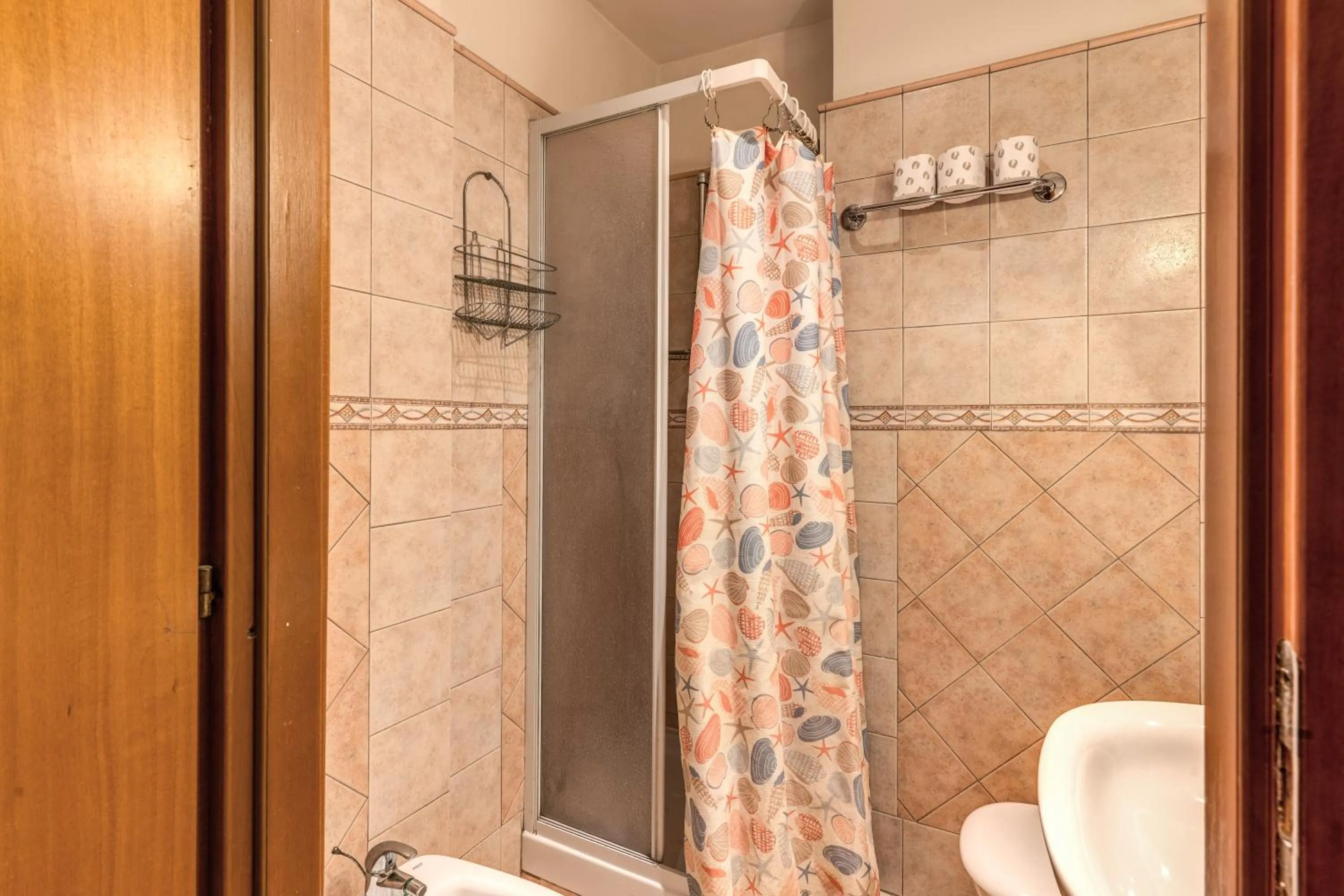 Shower in Hotel Pomezia
