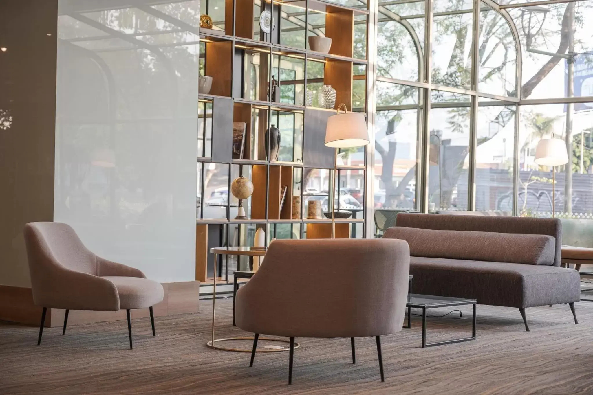 Lounge or bar in Holiday Inn Guadalajara Select by IHG Lounge or bar in Holiday Inn Guadalajara Select by IHG