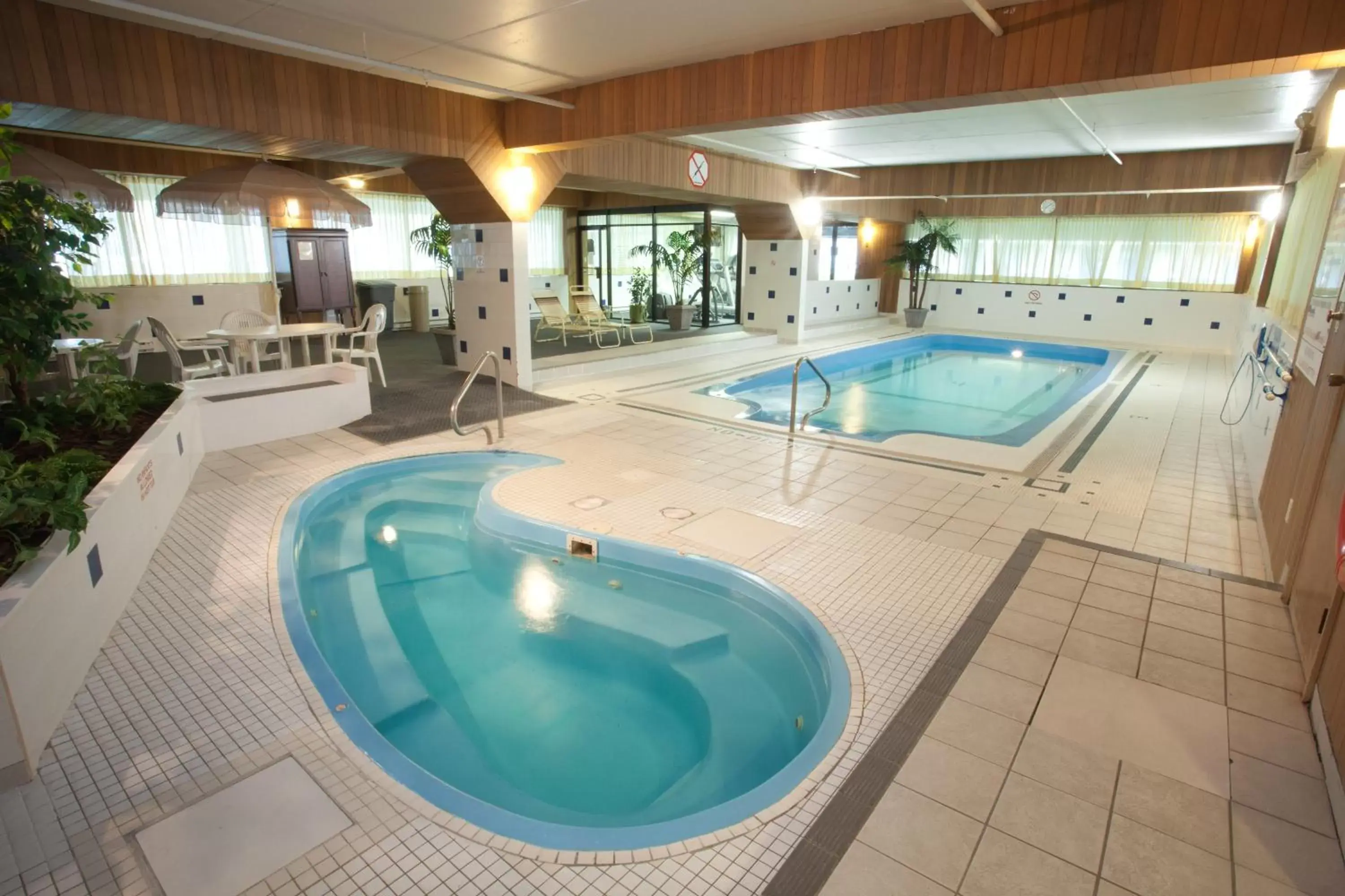 Hot Tub, Swimming Pool in The Fredericton Inn