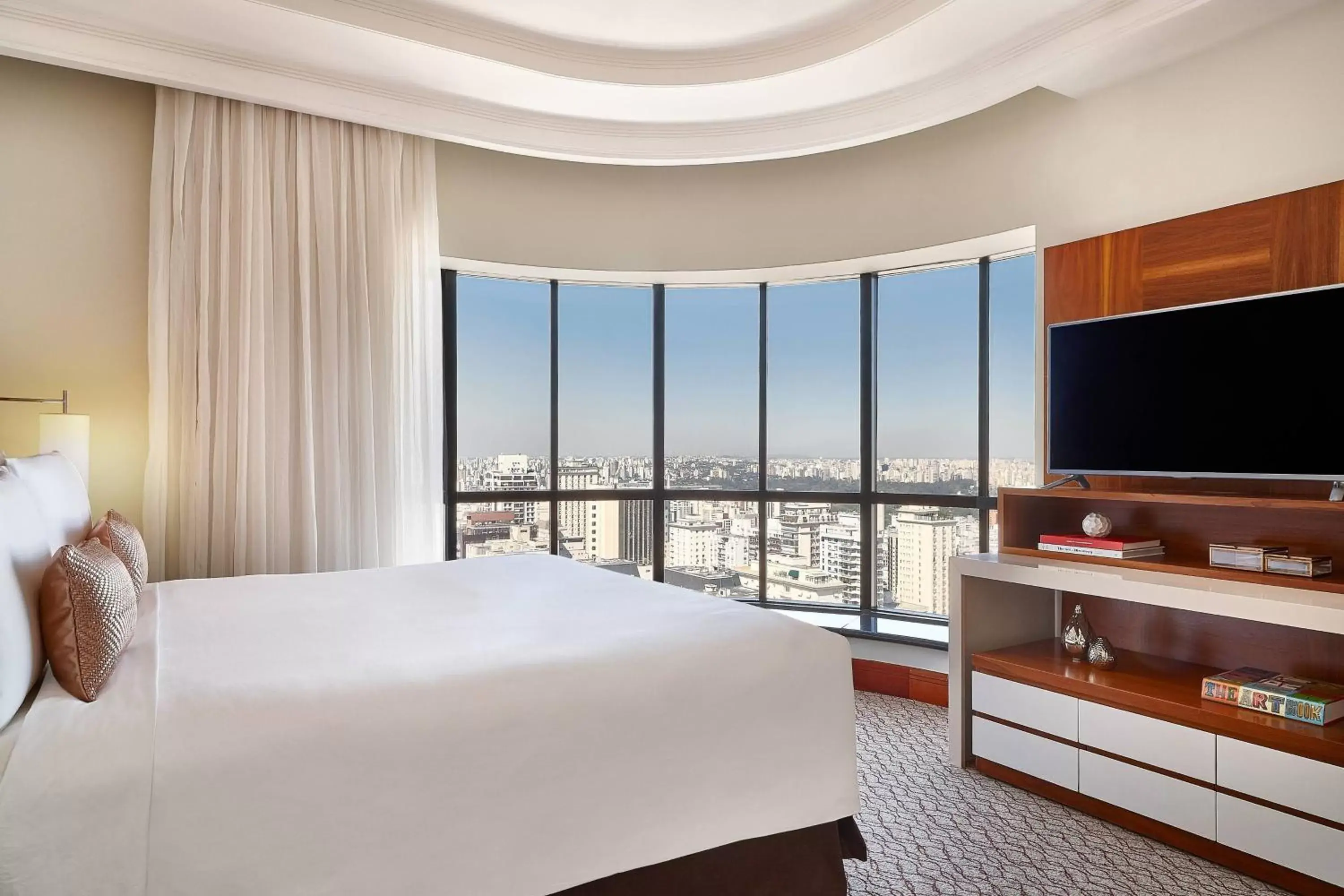 Photo of the whole room, TV/Entertainment Center in Renaissance São Paulo Hotel