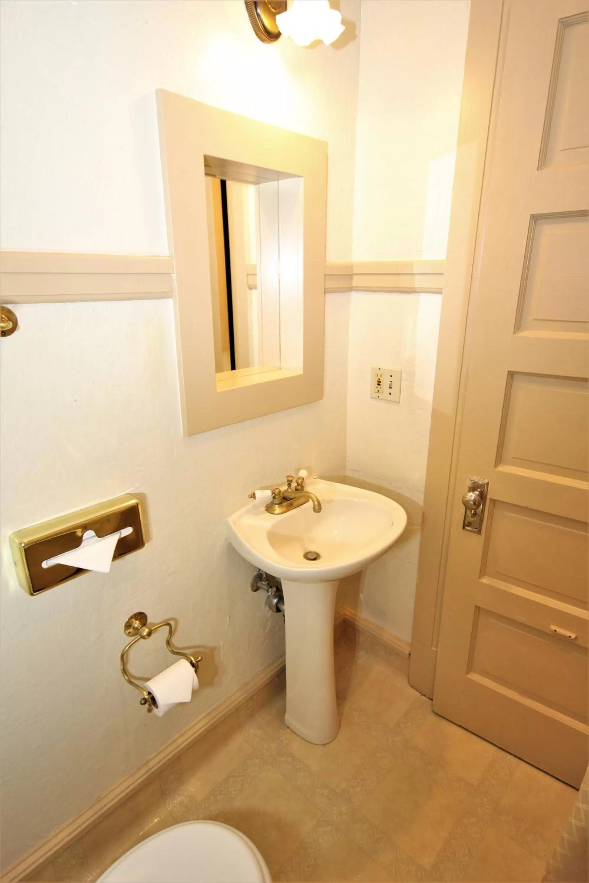 Bathroom in Hotel Arcata