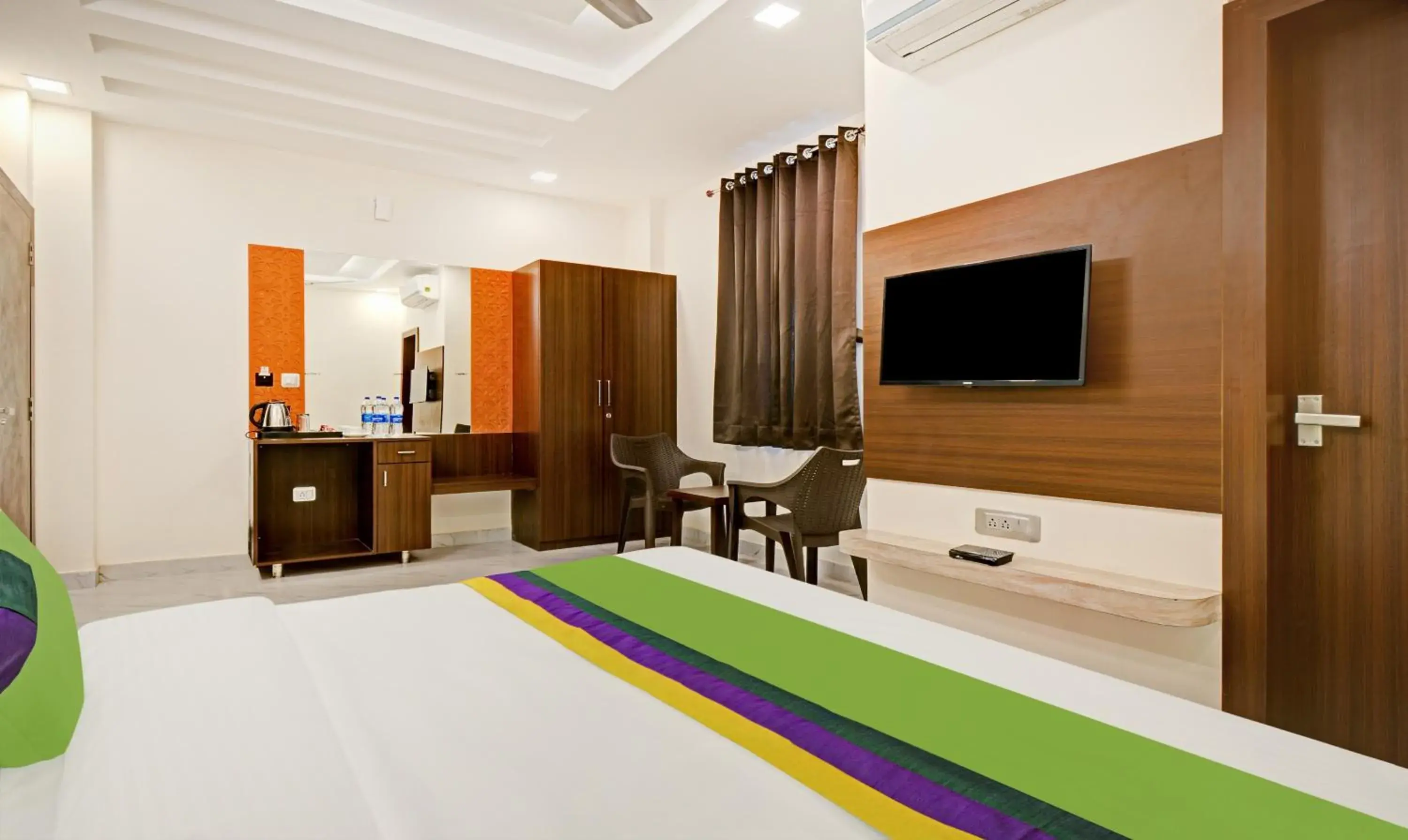 Bedroom, Bed in Treebo Paras Raj Near City Palace Bedroom, Bed in Treebo Paras Raj Near City Palace