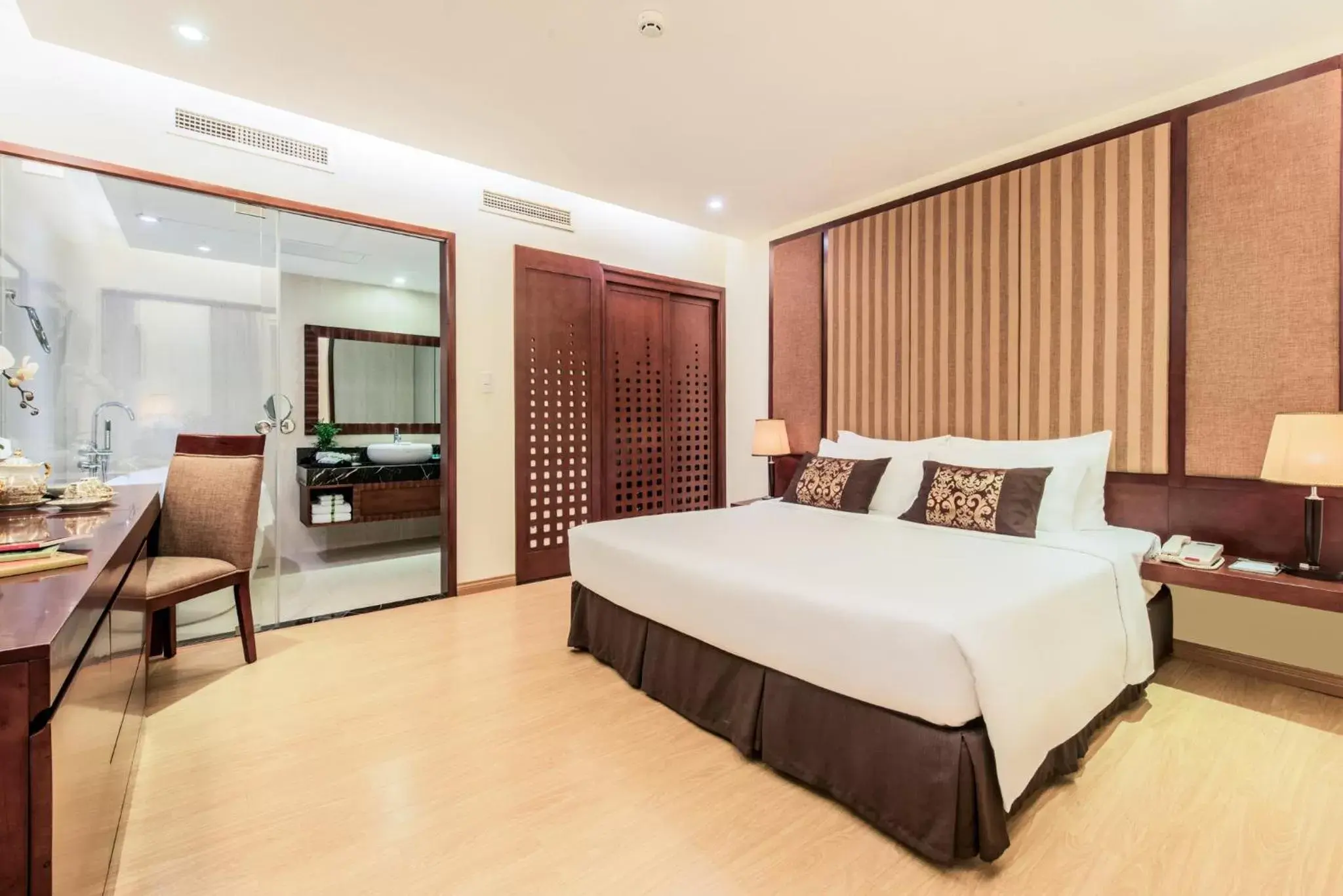 Bedroom, Bed in Paragon Saigon Hotel
