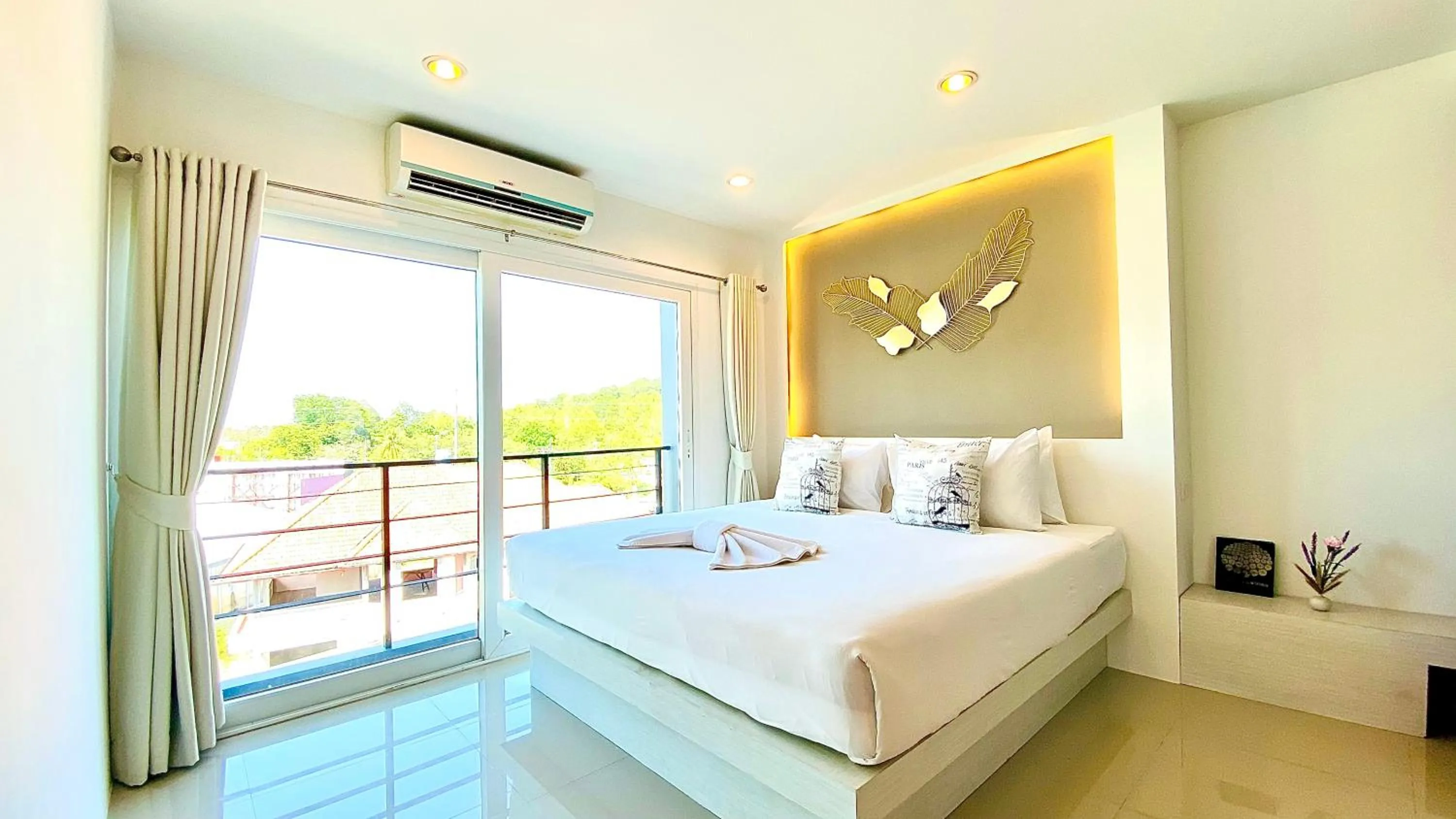 Bed in The Palms Residence - SHA Extra Plus
