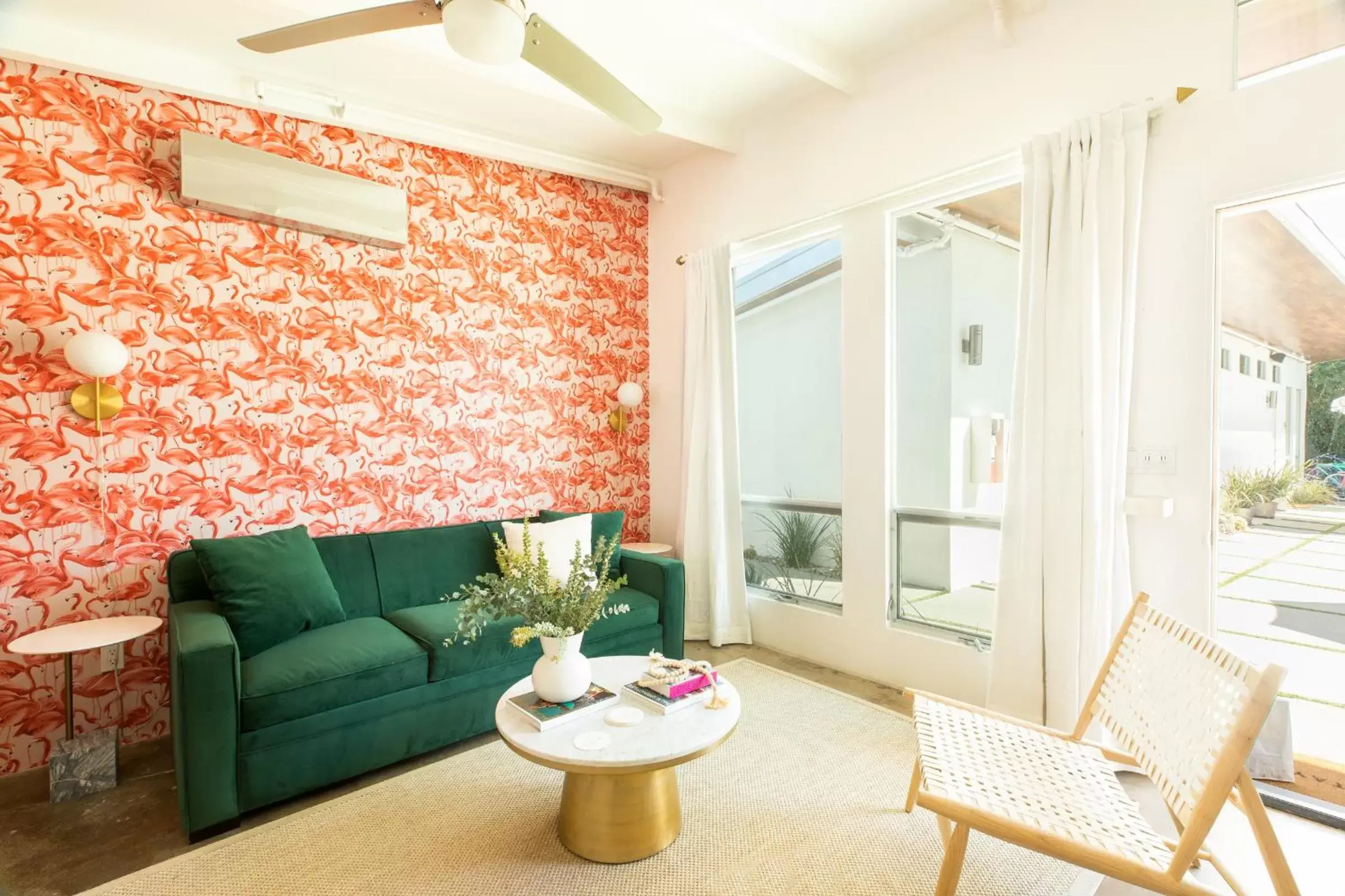 Deluxe King Studio in The Wesley by AvantStay Mid-Century Modern Oasis with Pool Deluxe King Studio in The Wesley by AvantStay Mid-Century Modern Oasis with Pool