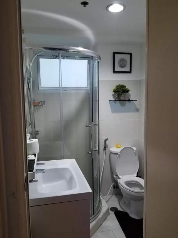 Bathroom in Sea Residences Homey Condo by DNJ