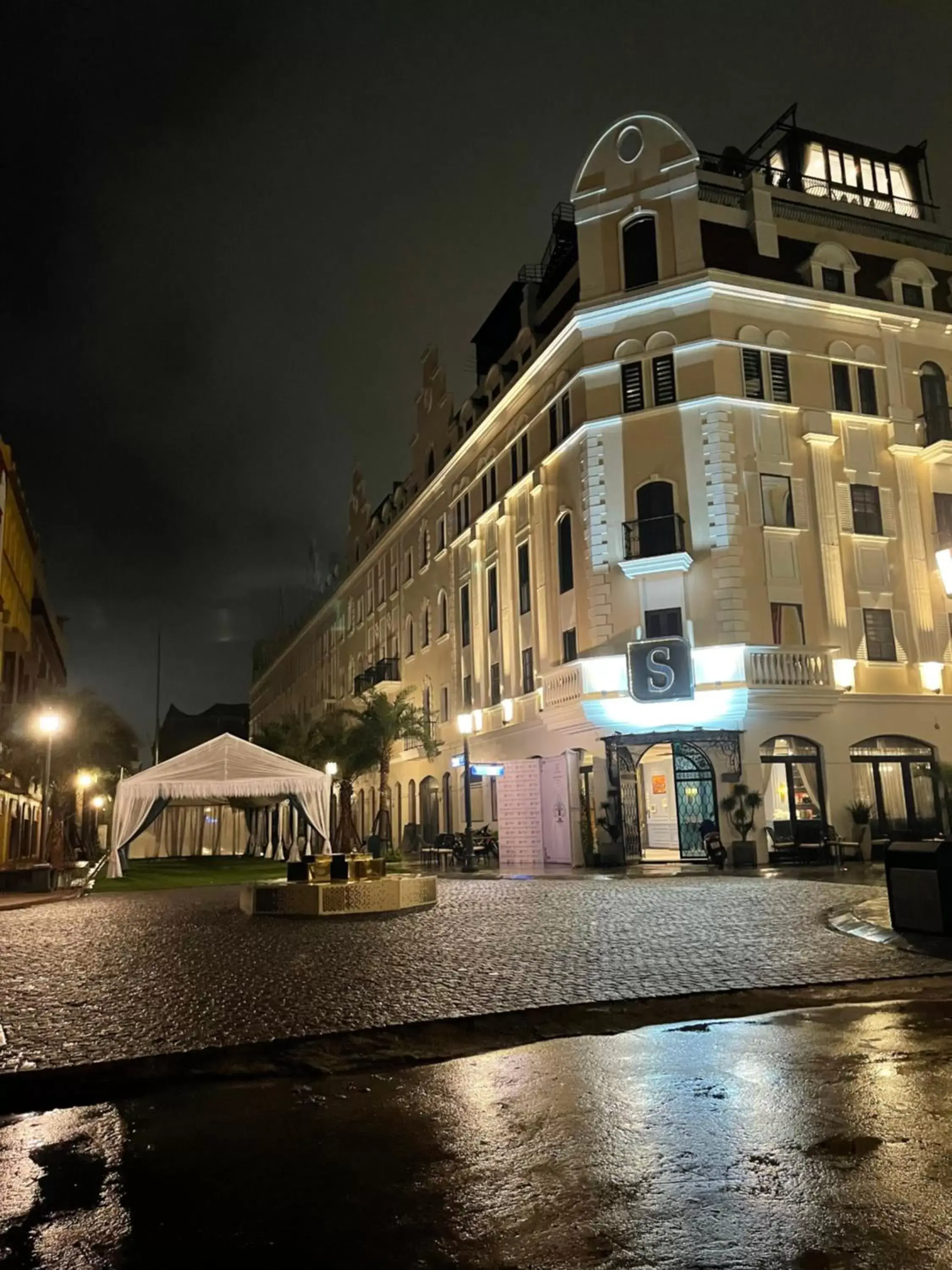 Property building in The Exquisite HaLong Hotel Property building in The Exquisite HaLong Hotel