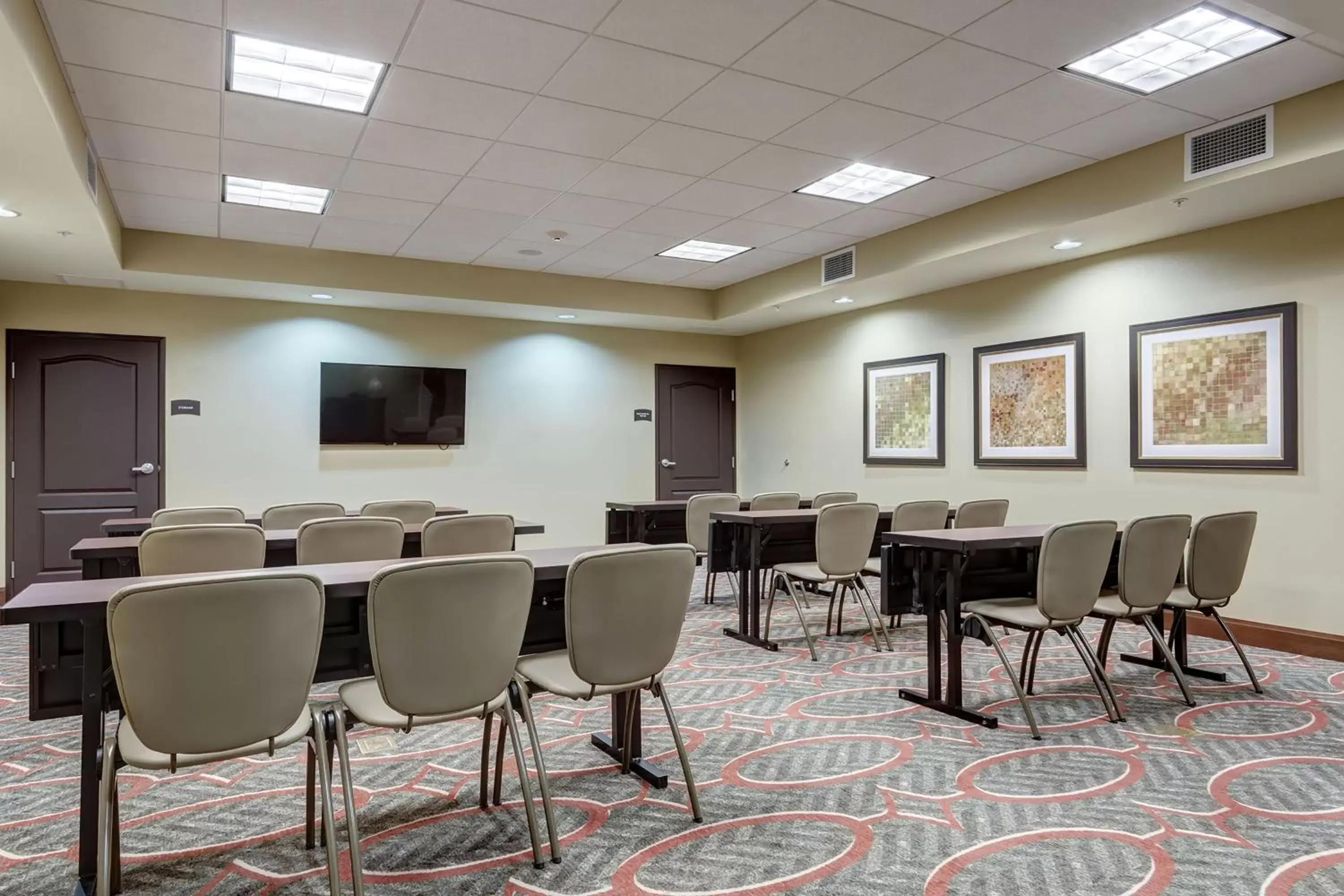 Meeting/conference room in Staybridge Suites St Louis - Westport, an IHG hotel