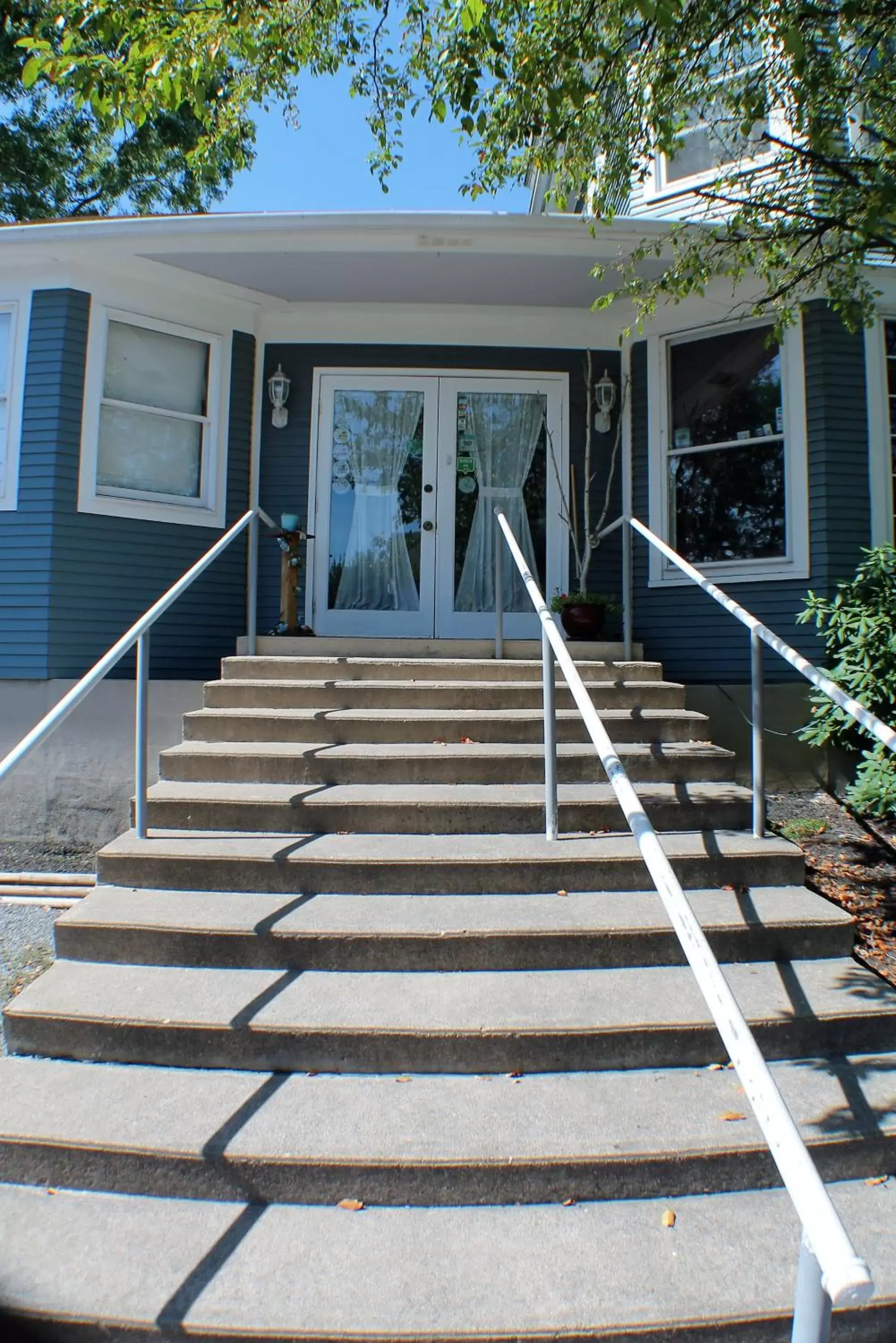 Facade/entrance, Patio/Outdoor Area in The White Birch Inn