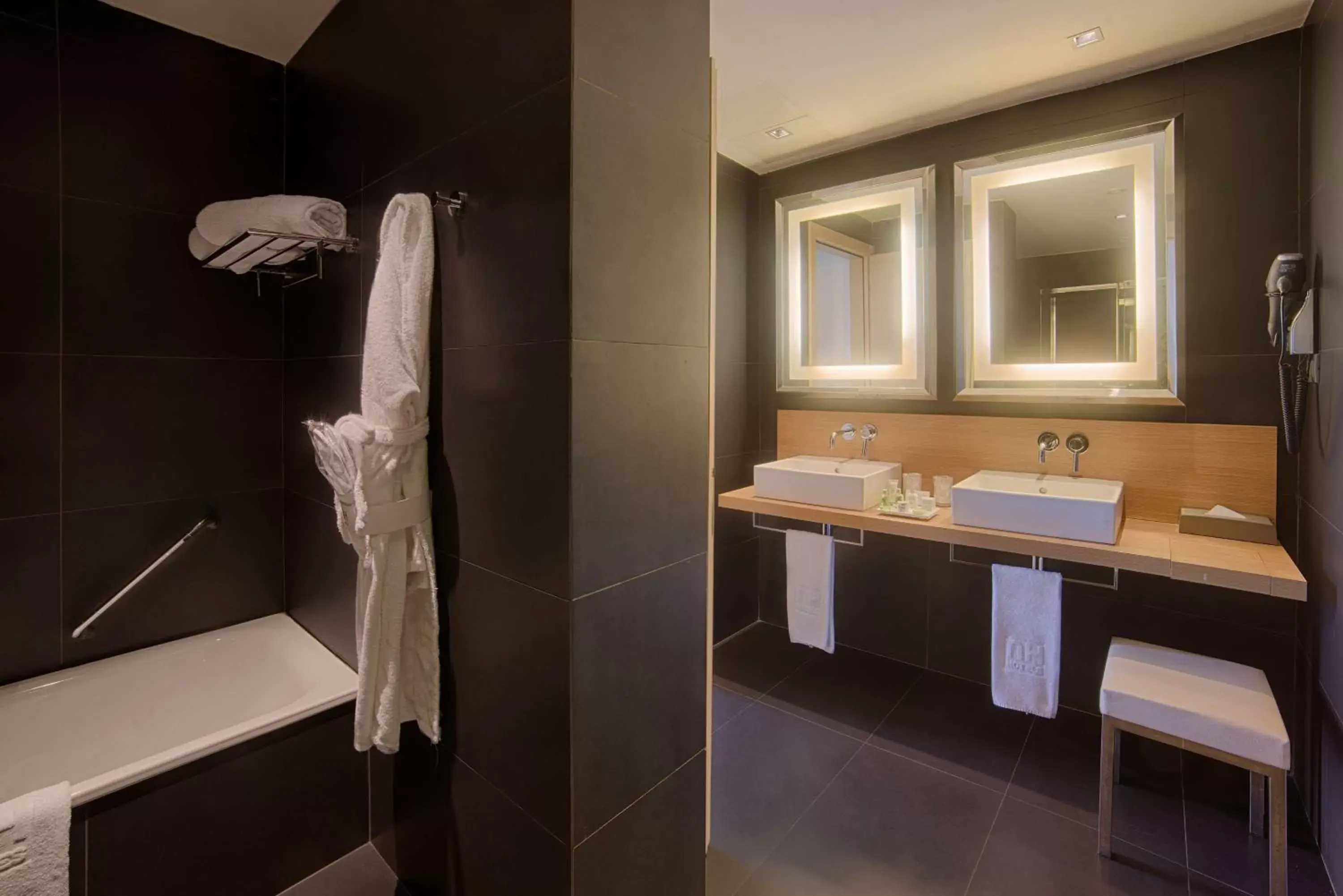 Family Adjoining Room (4 Adults) in NH Palermo Family Adjoining Room (4 Adults) in NH Palermo