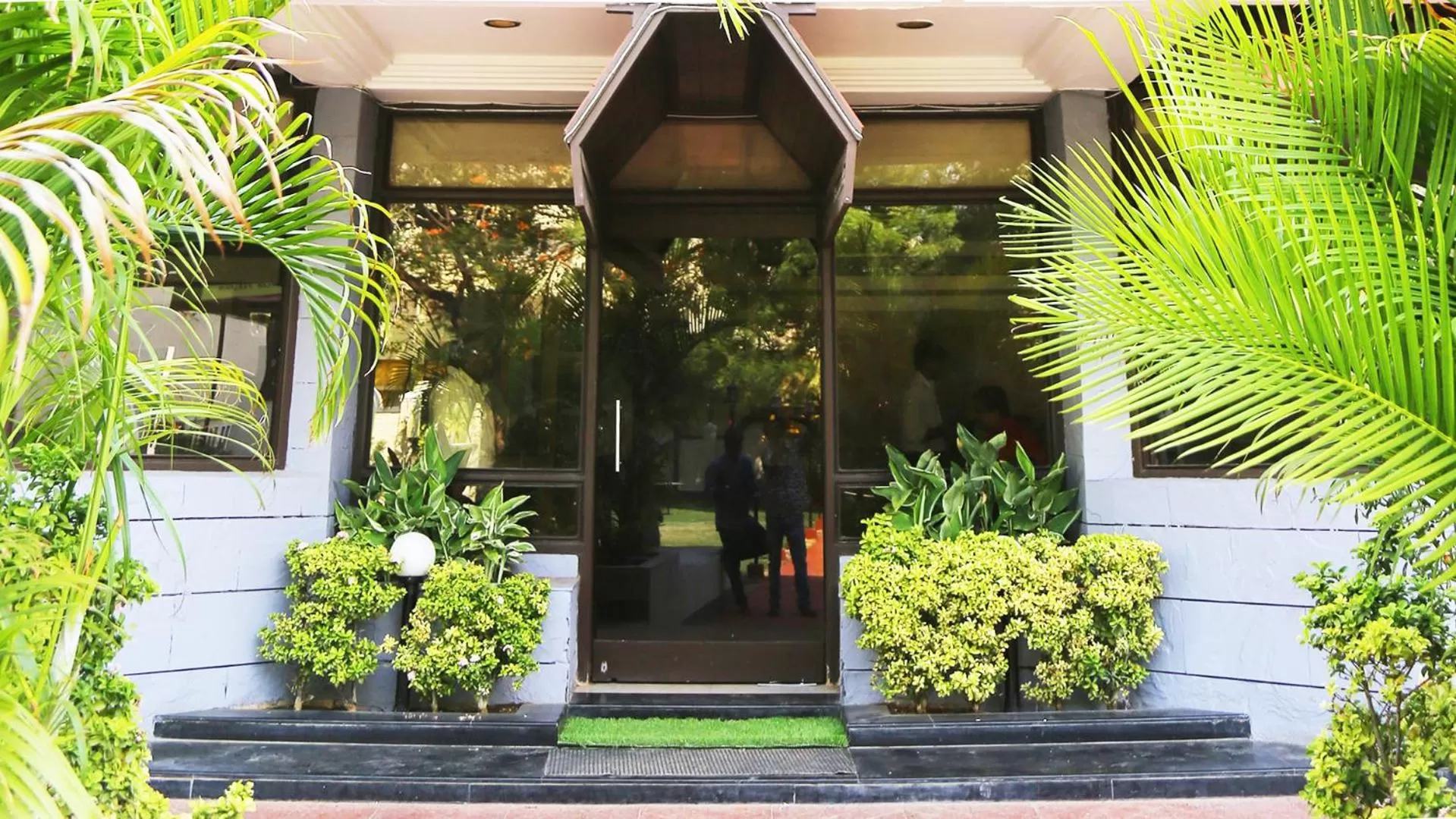 Restaurant/places to eat in Hotel Rajavihar