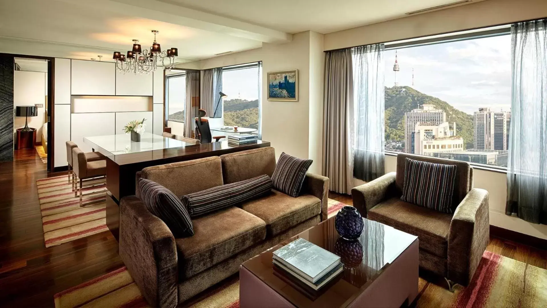 Living room, Seating Area in Lotte Hotel Seoul