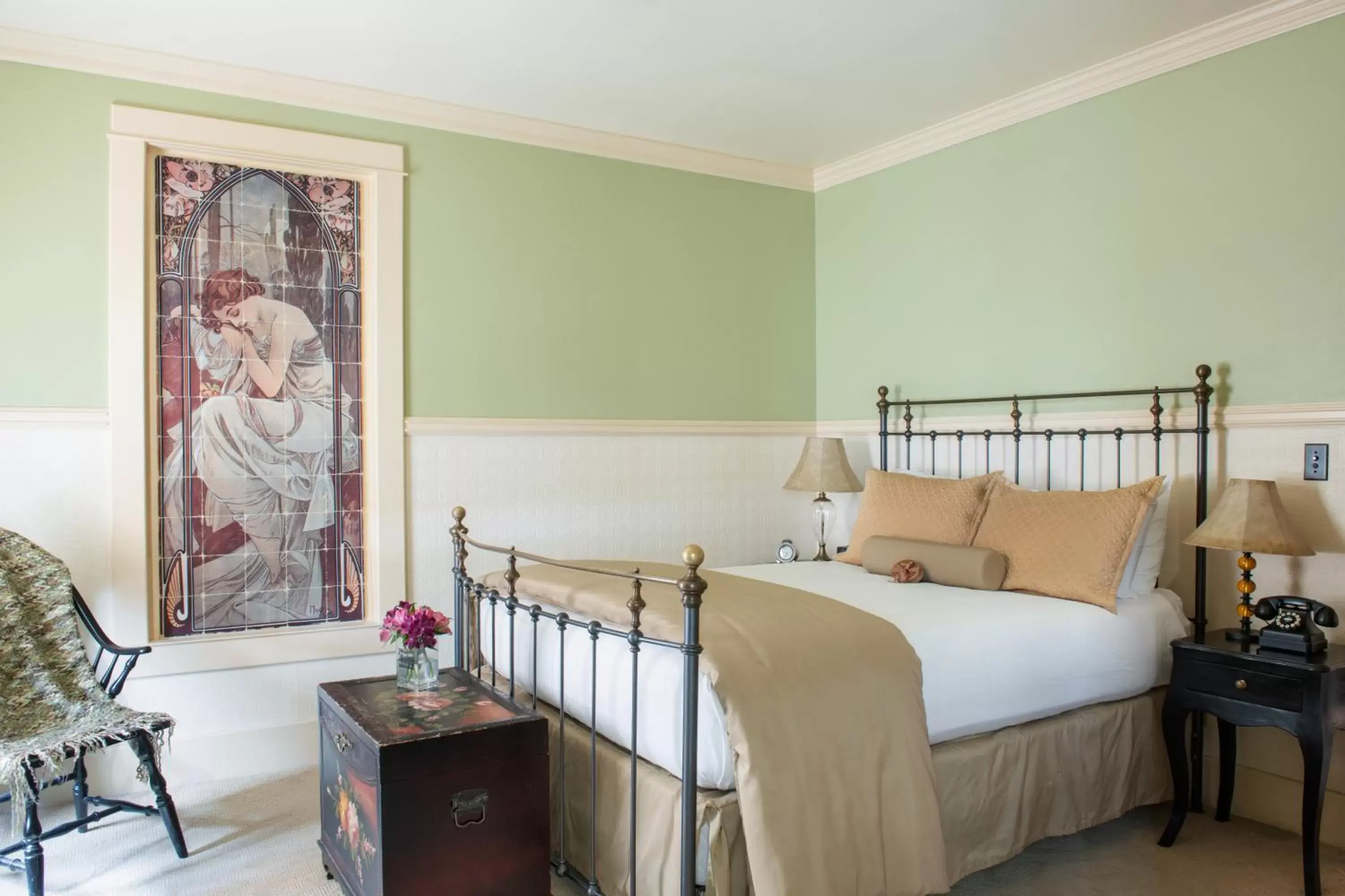 Bed in Chamberlin Inn Bed in Chamberlin Inn