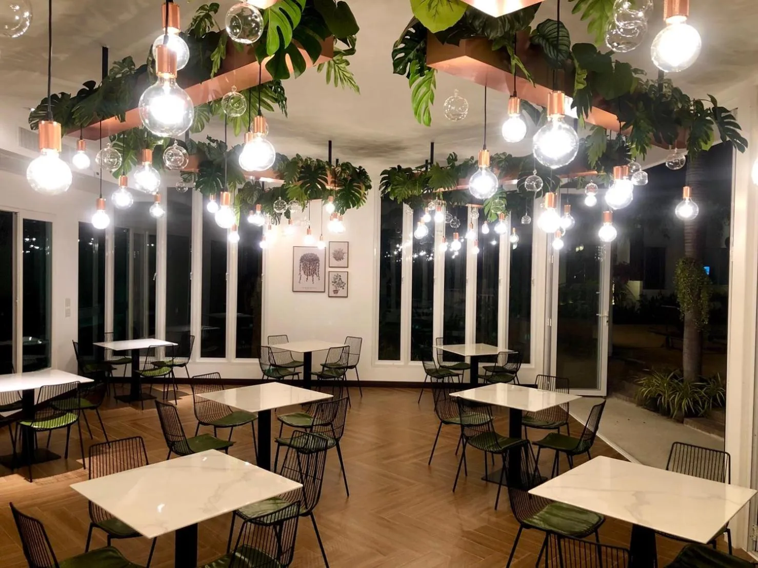 Restaurant/places to eat in Hill Fresco Hotel