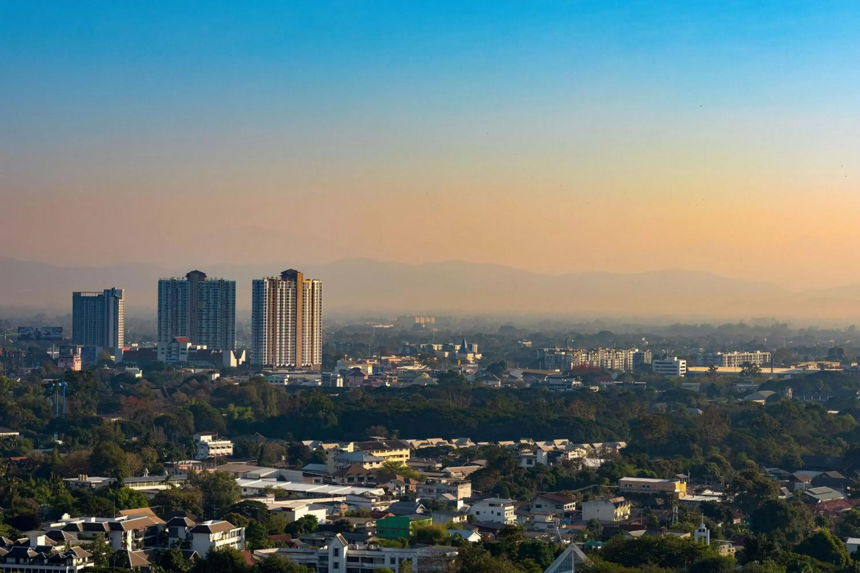 Photo of the whole room, Bird's-eye View in Le Méridien Chiang Mai