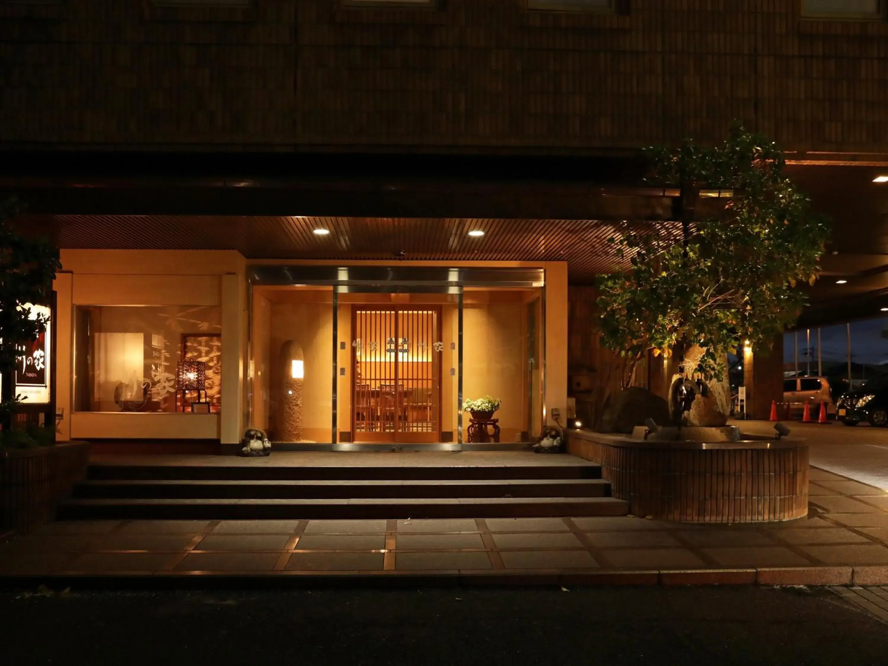 Restaurant/places to eat in Nara Royal Hotel