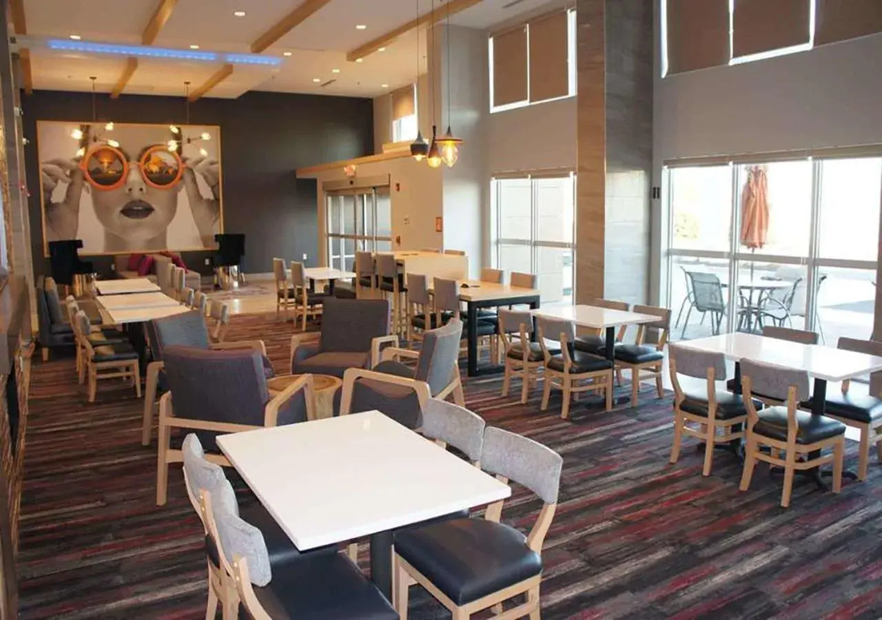 Restaurant/Places to Eat in La Quinta Inn & Suites by Wyndham Perry