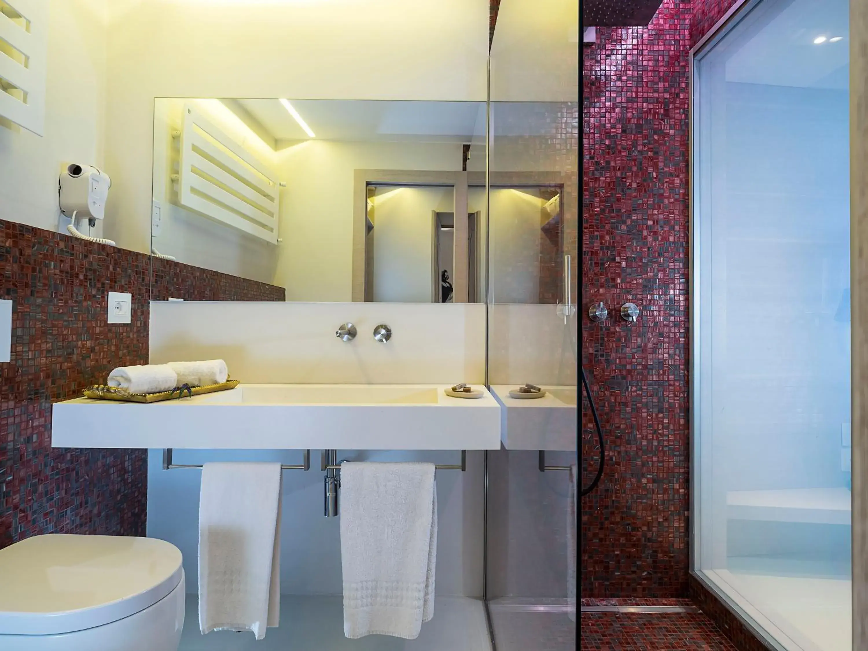 Bathroom, Kitchen/Kitchenette in Duomo Suites & Spa