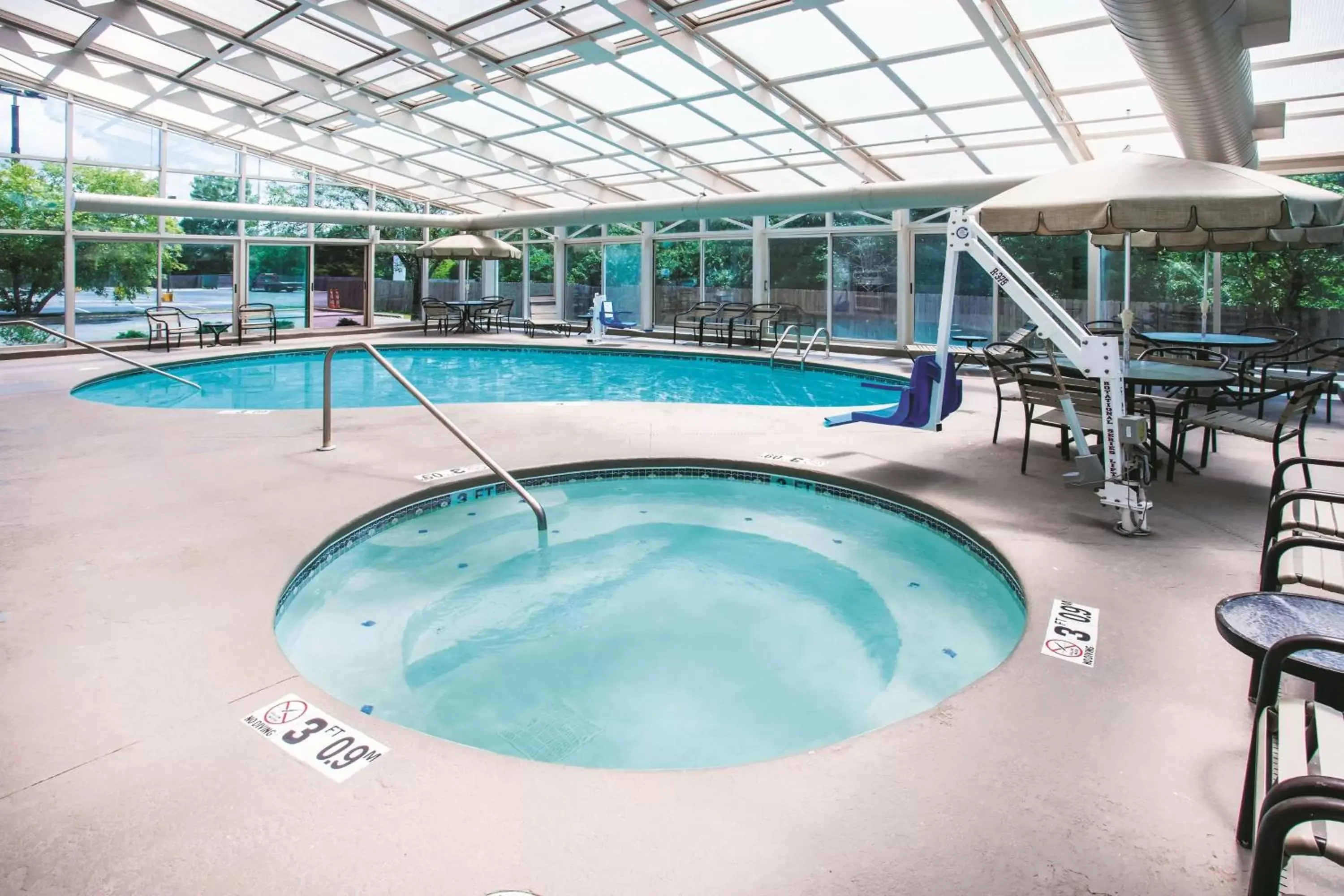 On site, Swimming Pool in La Quinta by Wyndham Cincinnati NE - Mason