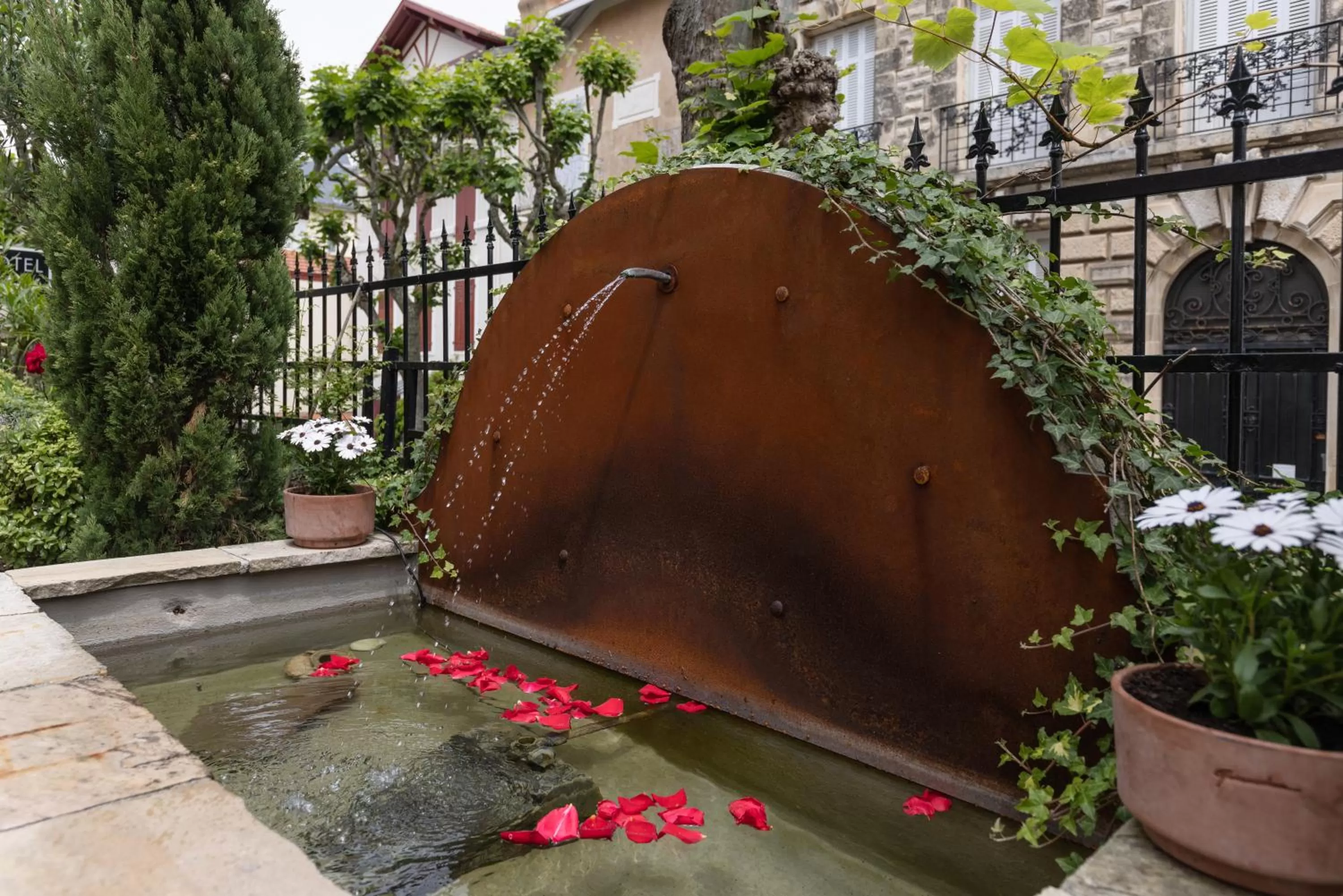 Decorative detail in Hôtel & Espace Bien-être La Maison du Lierre