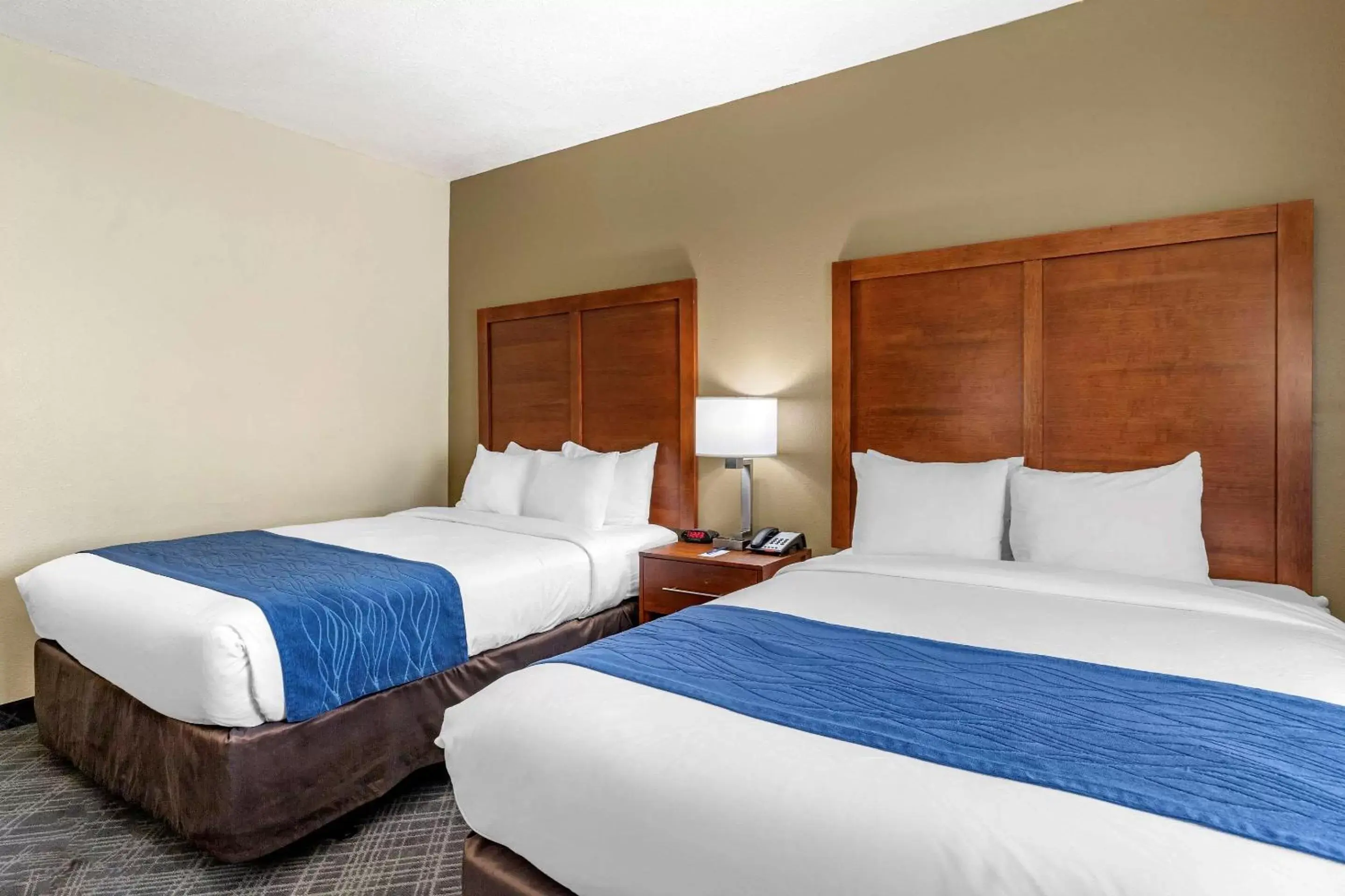 Photo of the whole room, Bed in Comfort Inn Oklahoma City