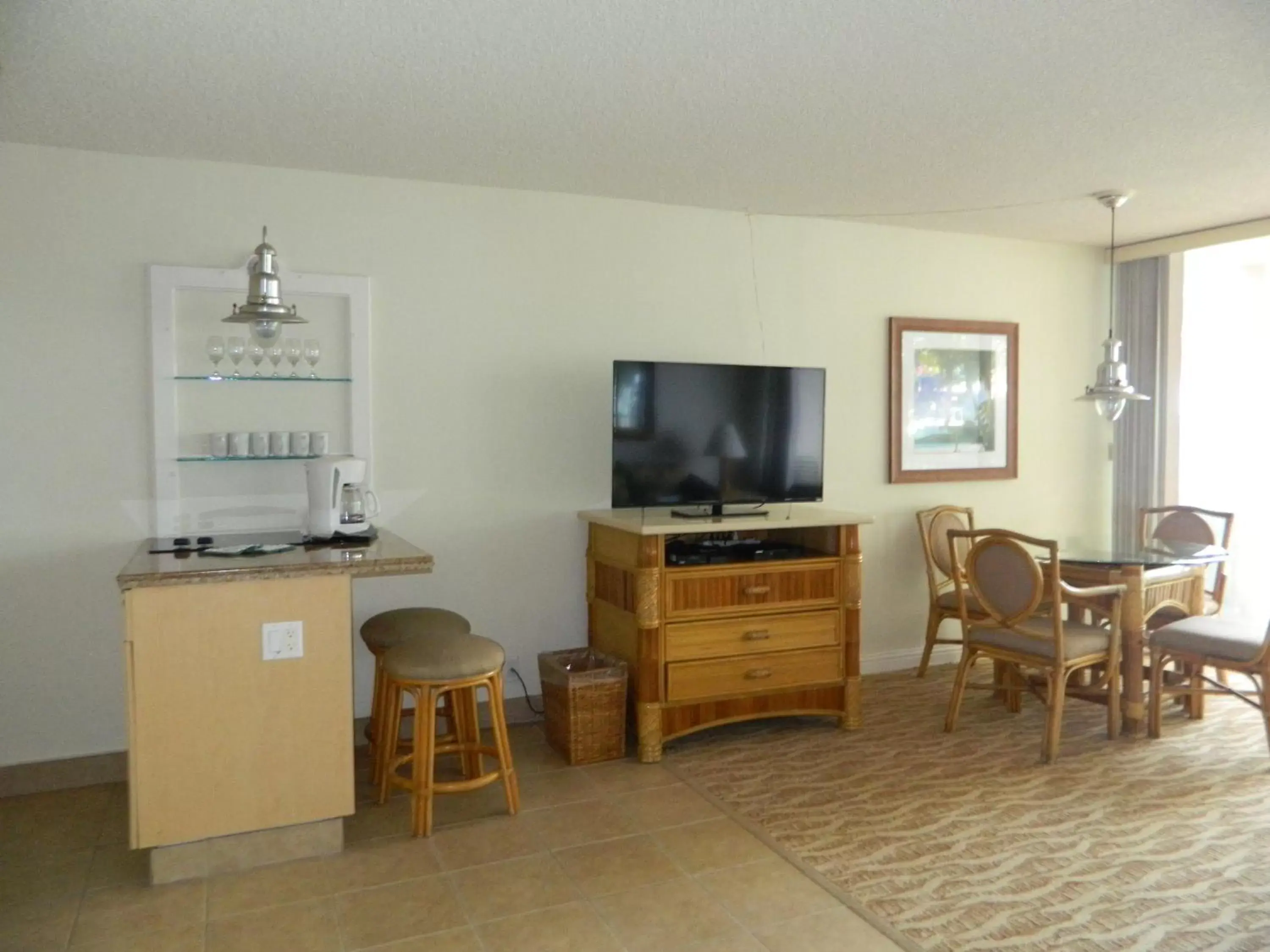 TV and multimedia, TV/Entertainment Center in Kahana Beach Vacation Club