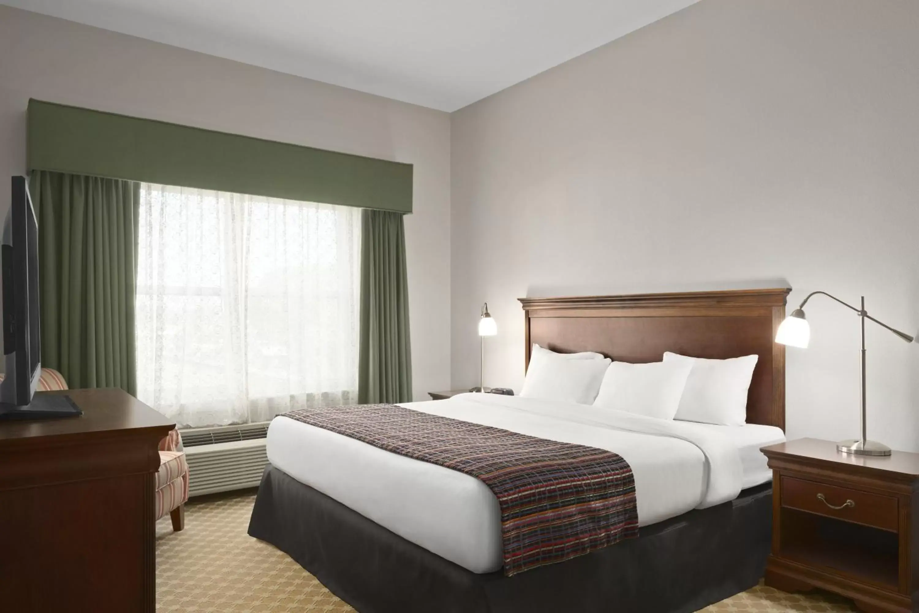 Floor plan, Bed in Country Inn & Suites by Radisson, Gettysburg, PA