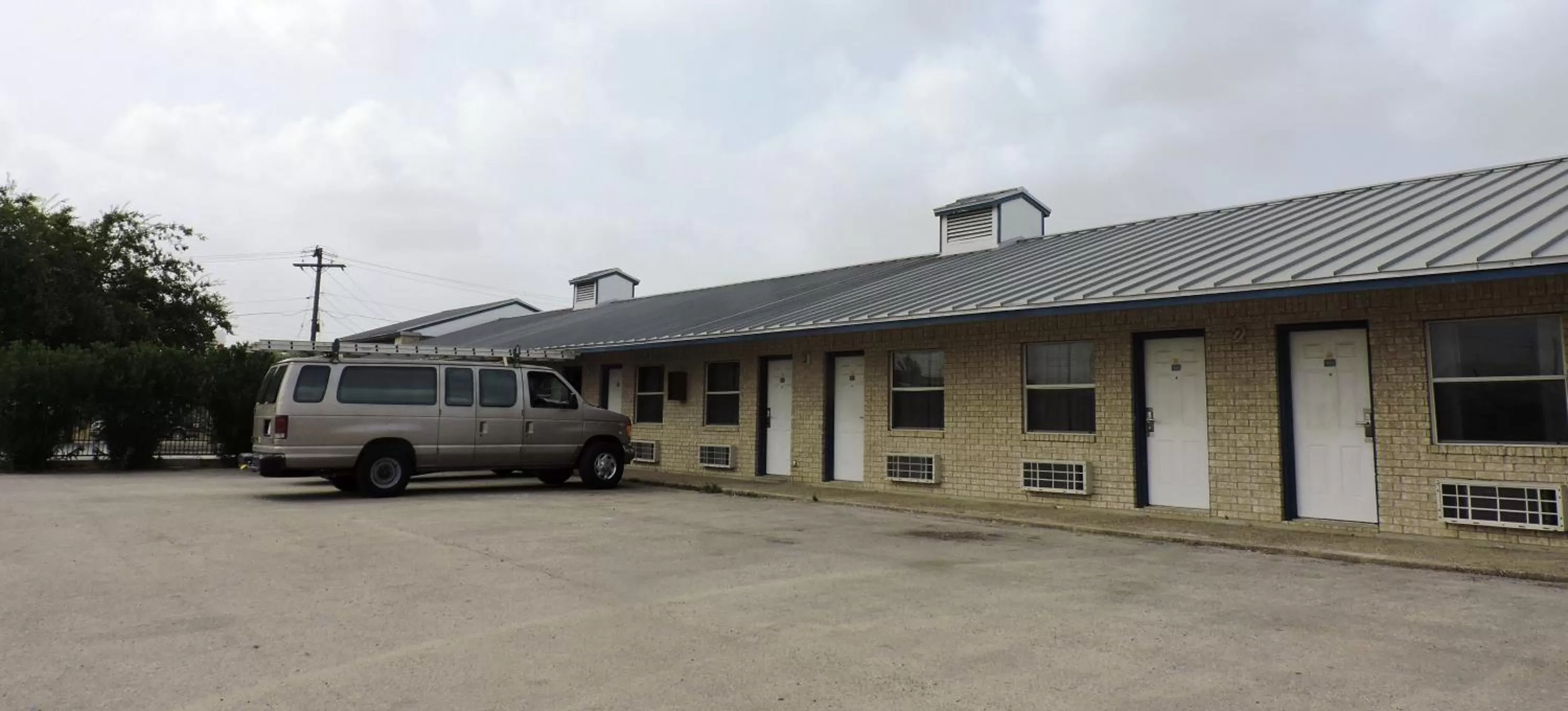 Property building in Riata Inn - Crystal City