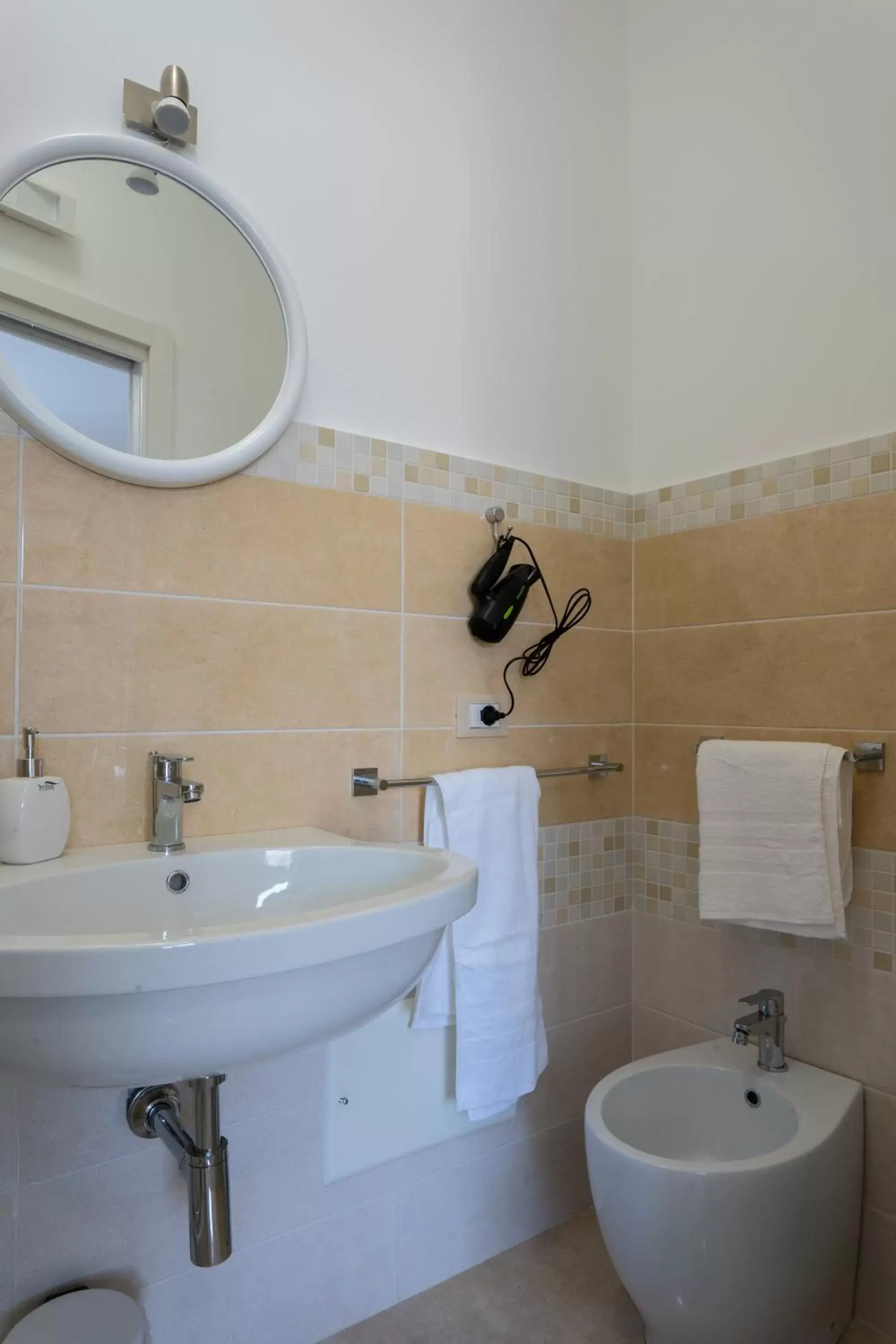 Shower, Bathroom in B&B Una Terrazza sul Golfo di Sferracavallo