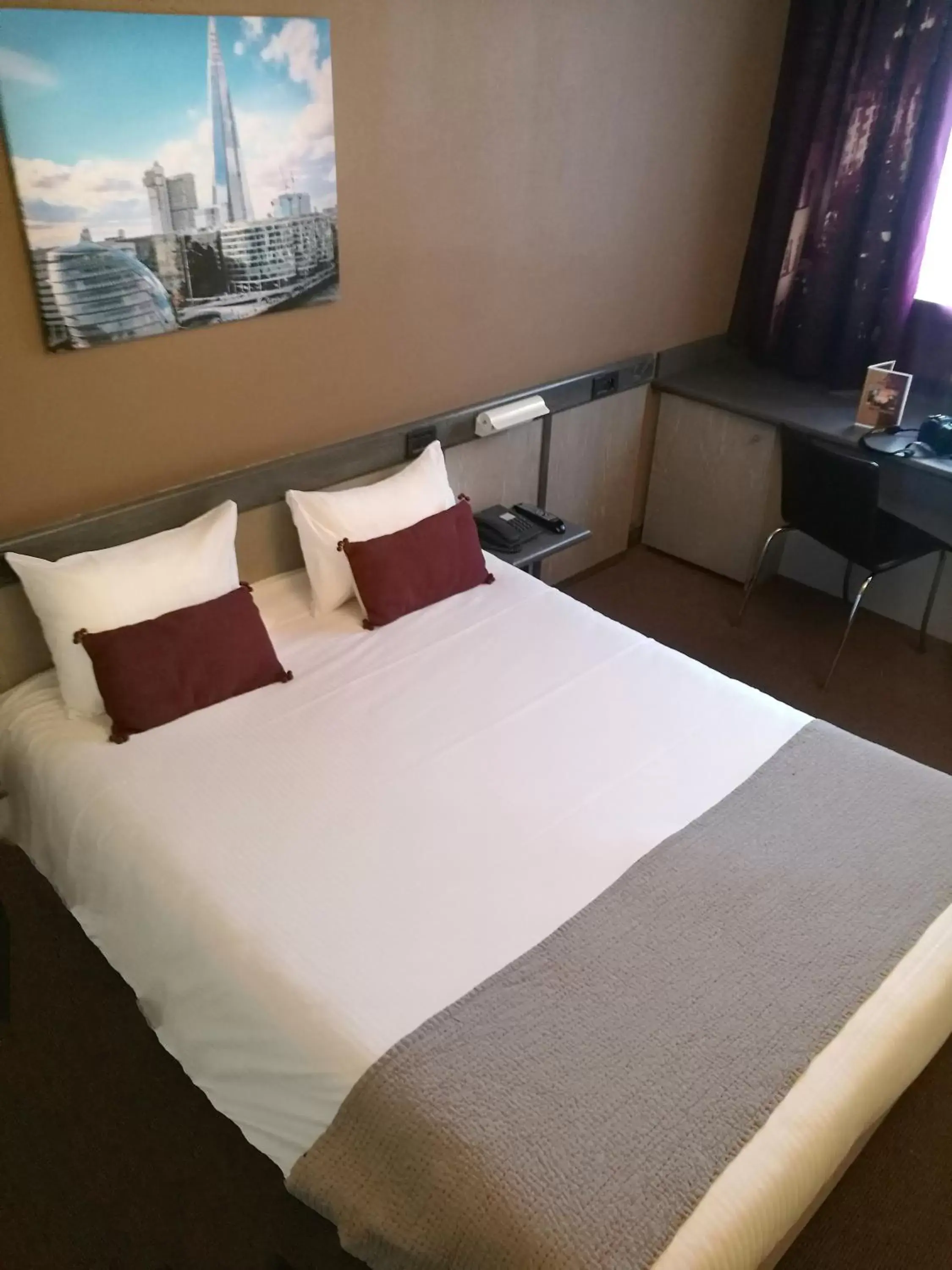 Photo of the whole room, Bed in Hotel Gratte-Ciel Ariana