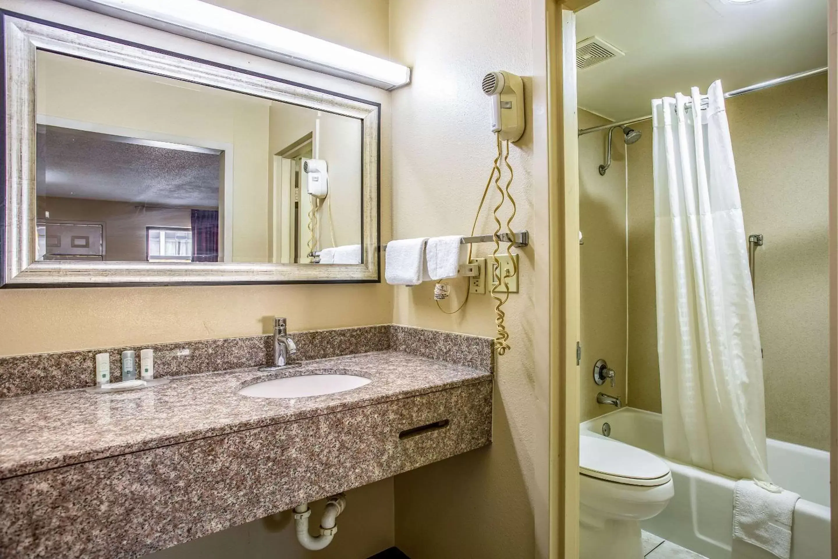 Photo of the whole room, Bathroom in Quality Inn Bowling Green