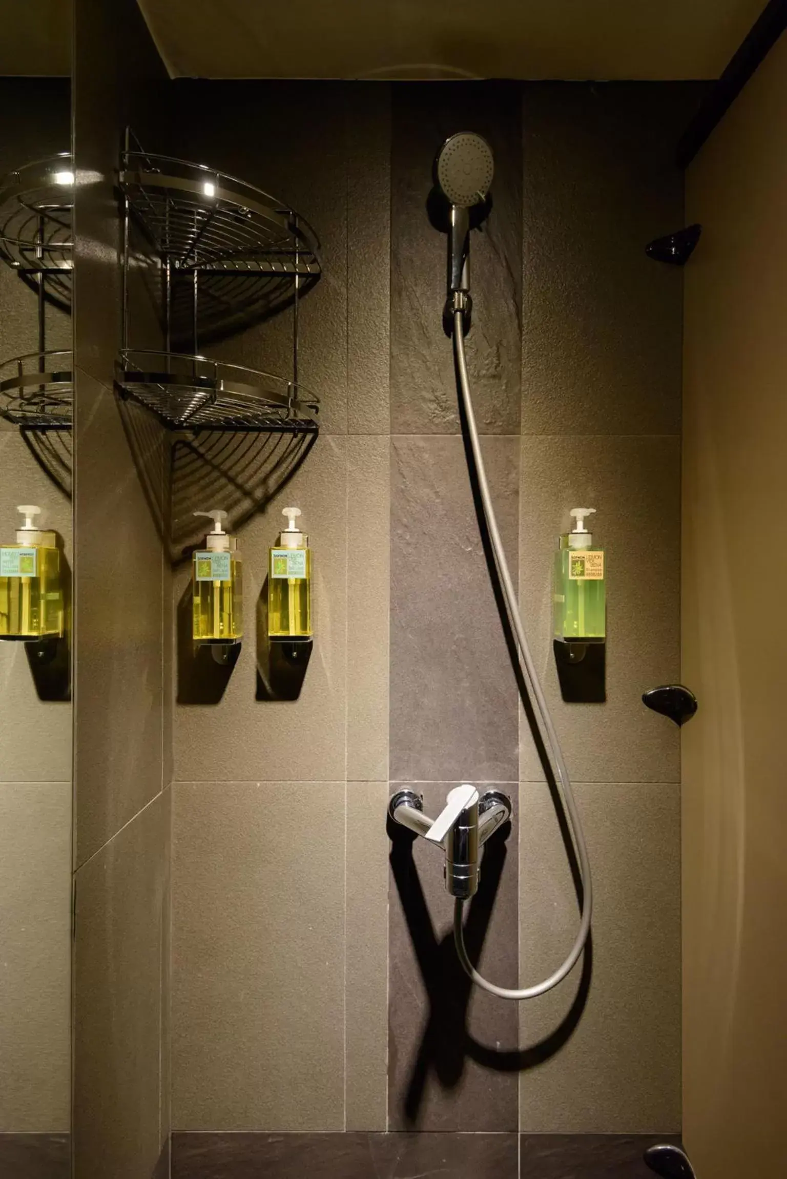 Shower, Bathroom in Poshpacker Hotel