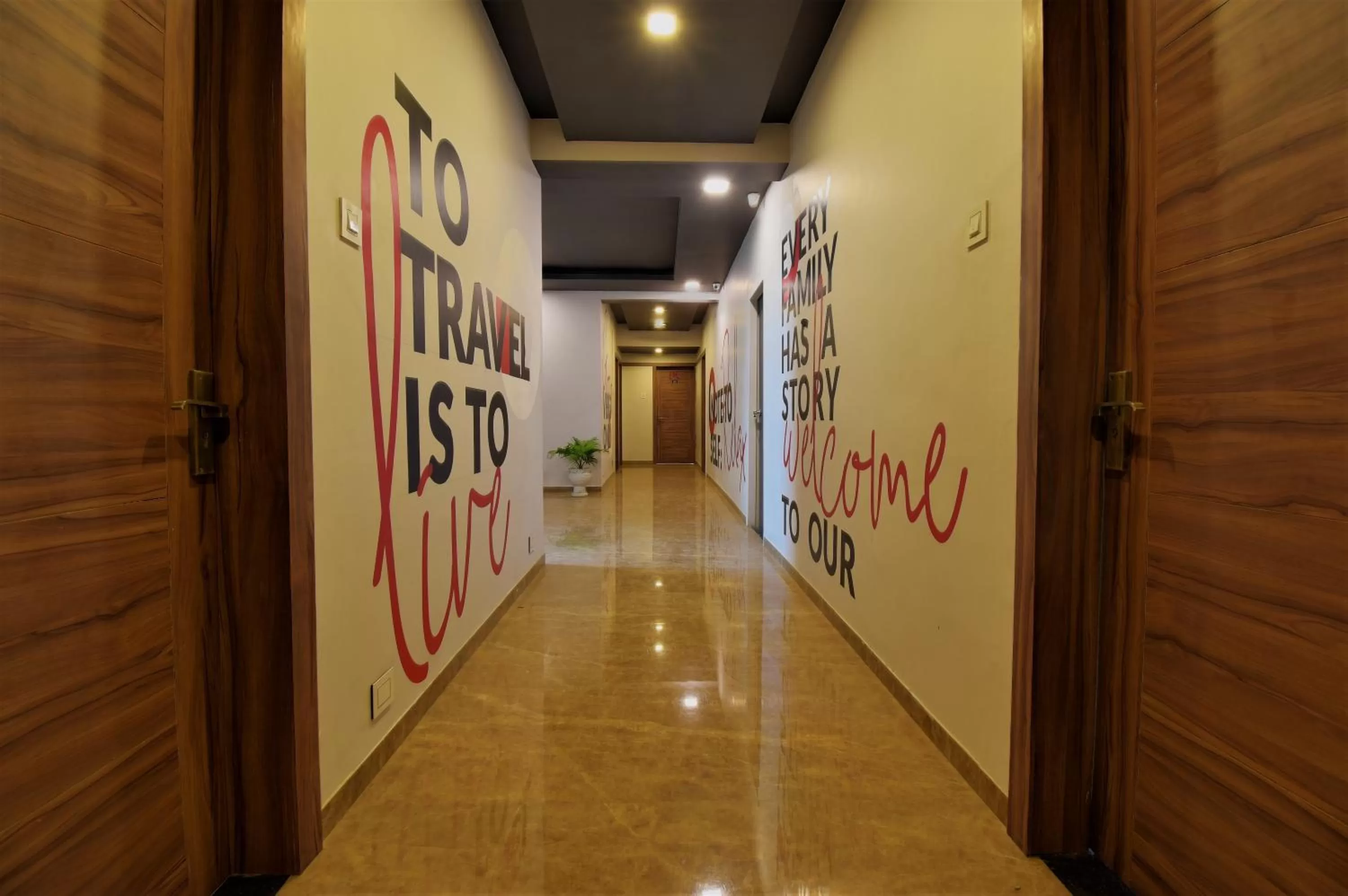 Restaurant/places to eat in Manomay Homes