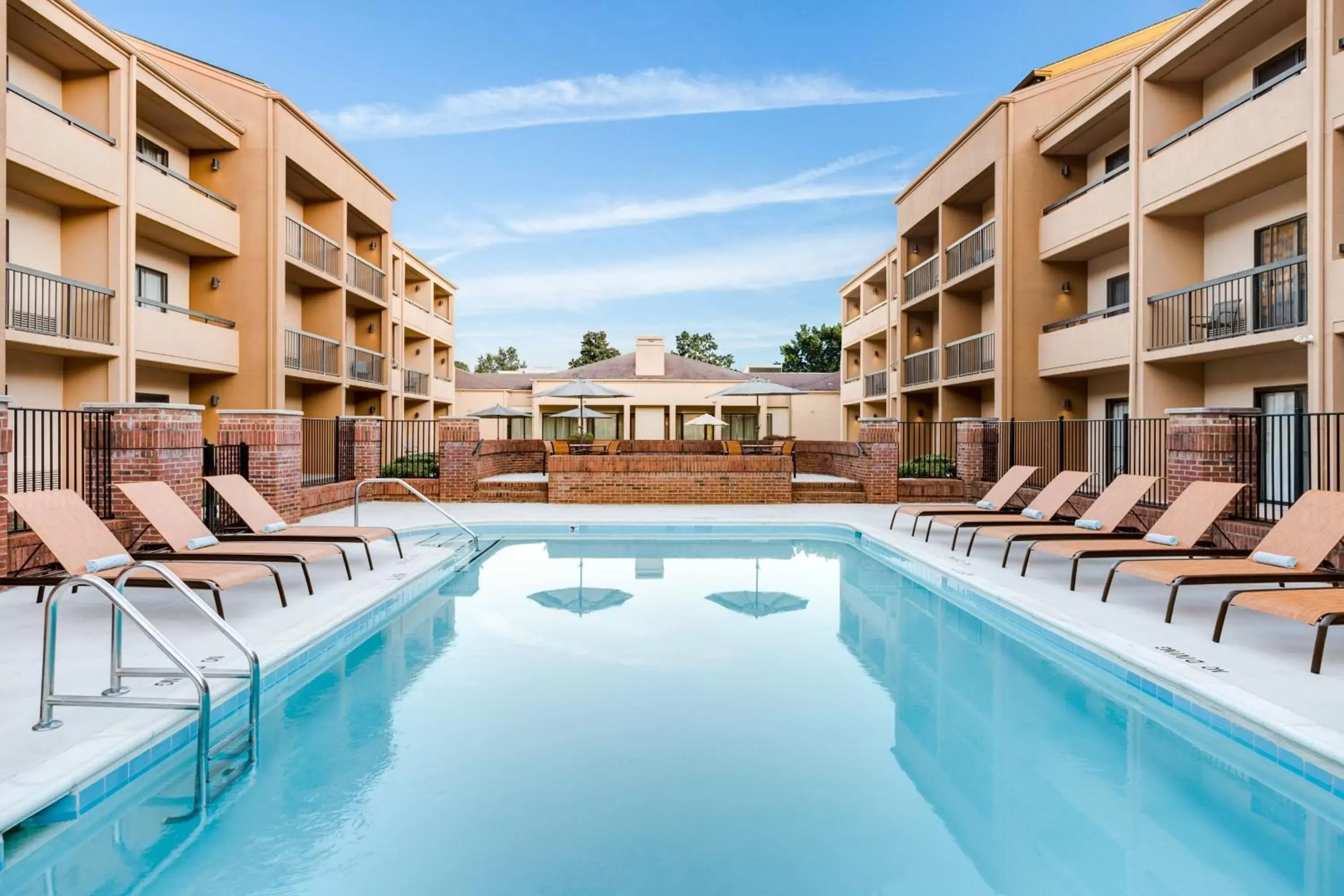 Swimming Pool in Courtyard by Marriott Raleigh Cary