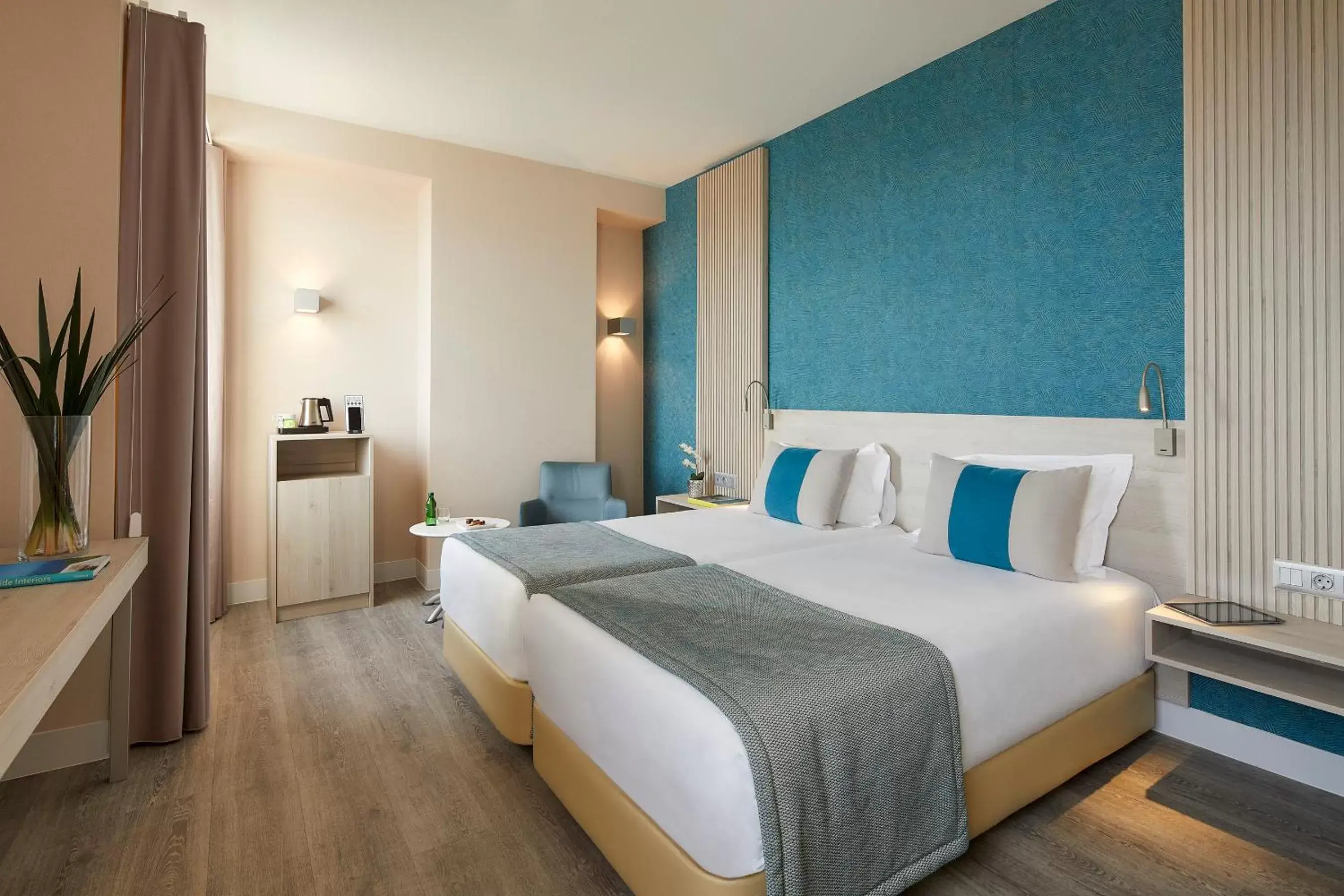Bedroom, Bed in Hotel Faro & Beach Club