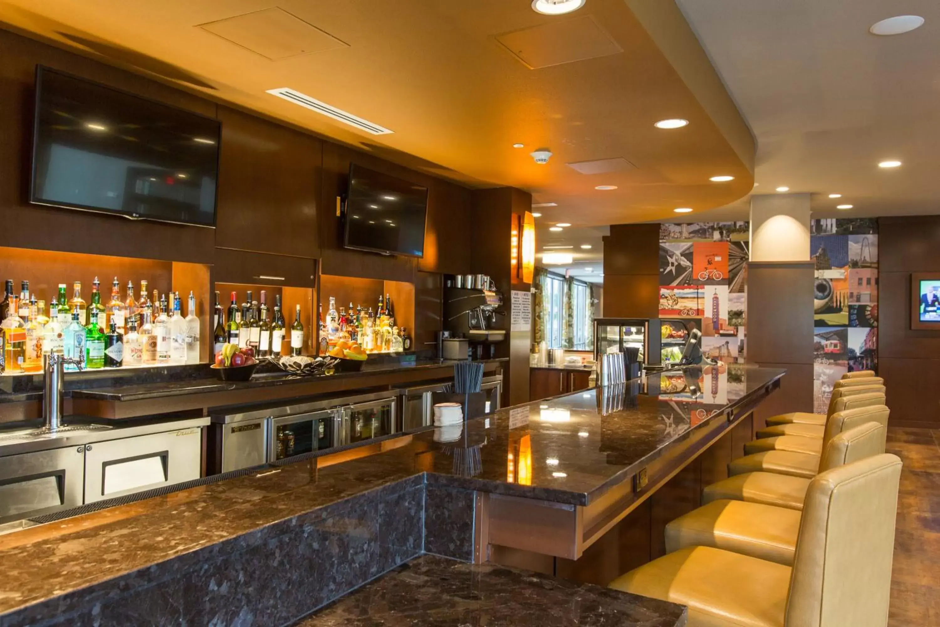 Restaurant/places to eat, Lounge/Bar in Cambria Hotel Plano - Frisco
