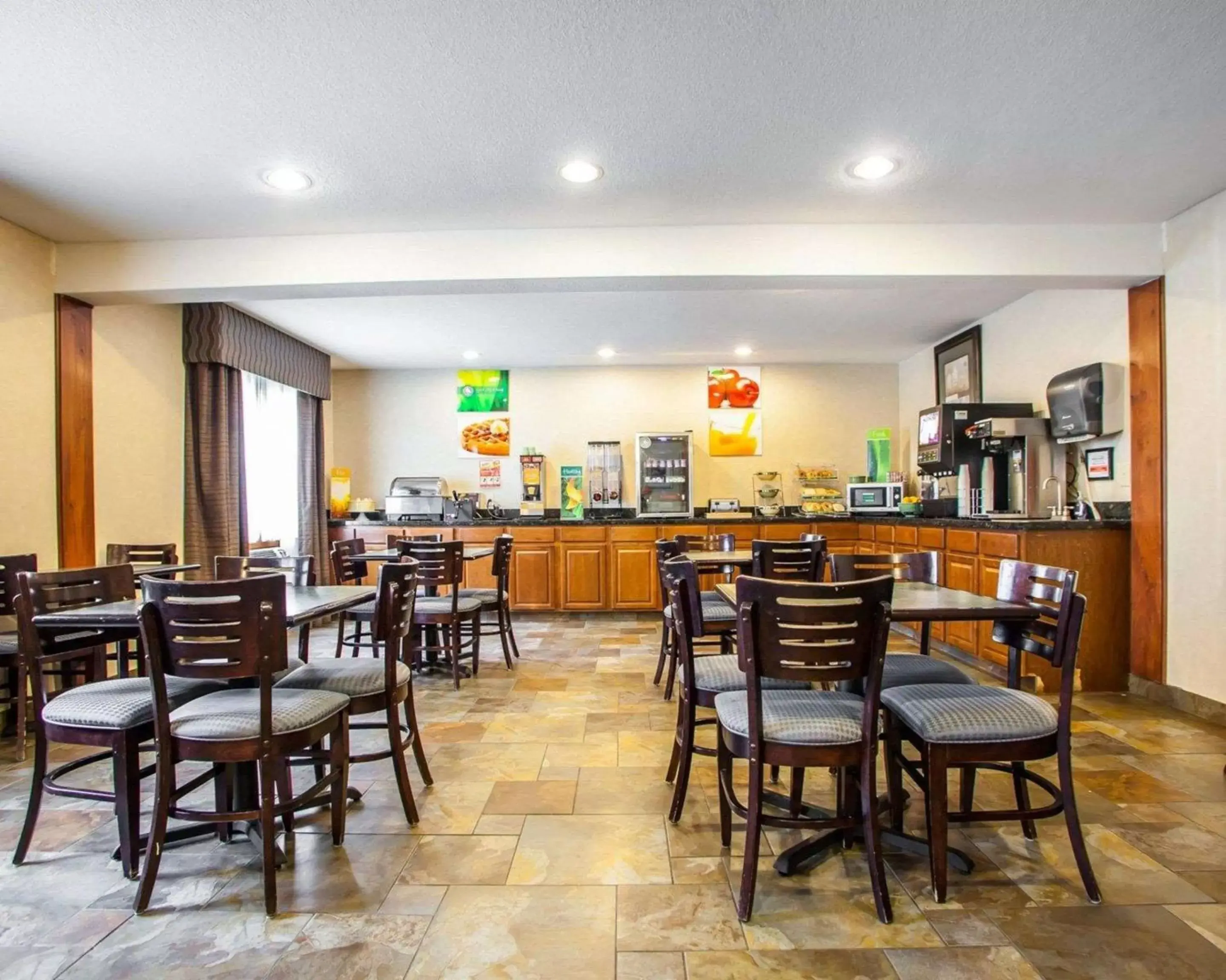 Restaurant/Places to Eat in Quality Inn & Suites Ankeny-Des Moines