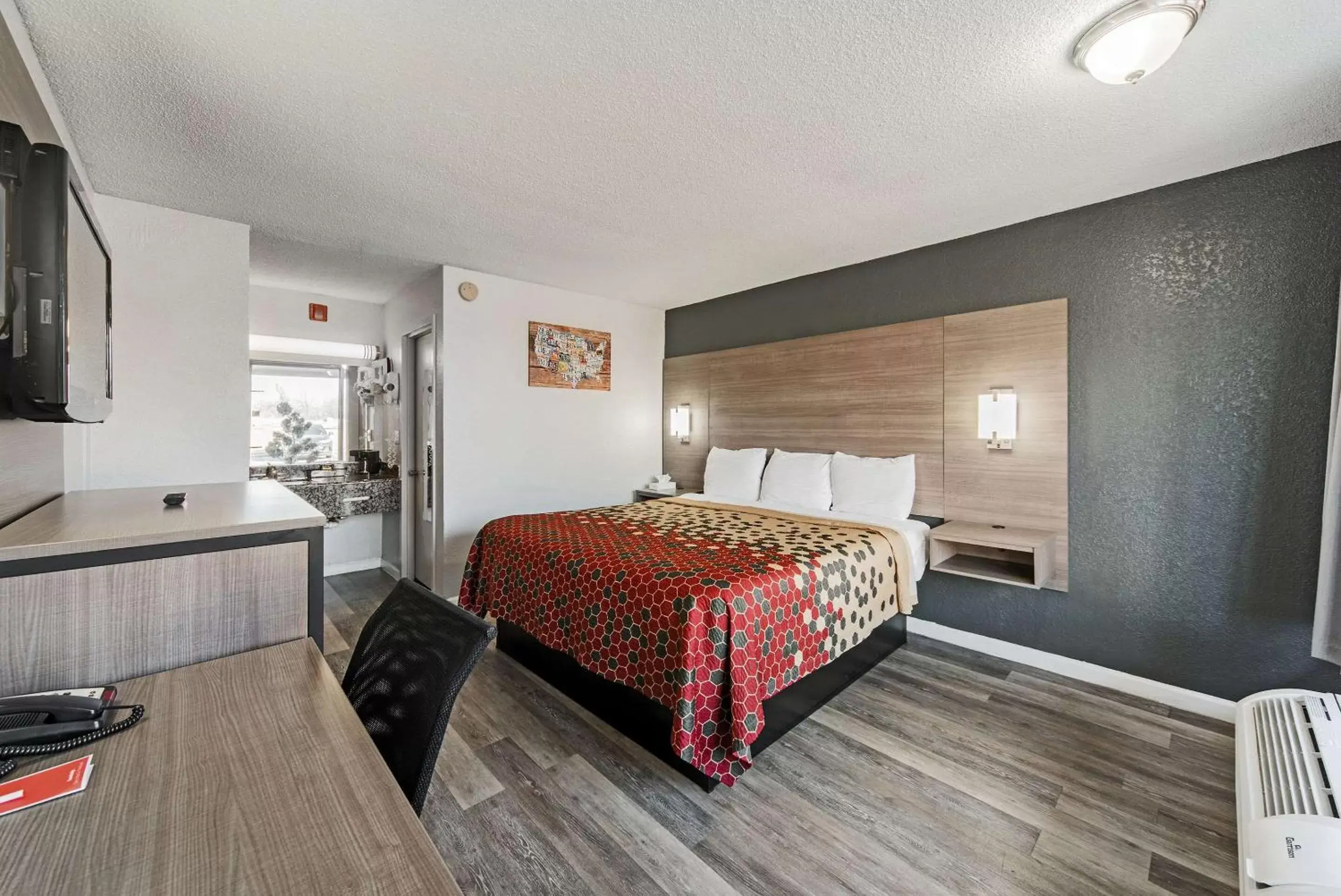 Bedroom, Bed in Econo Lodge Inn & Suites Near Bricktown