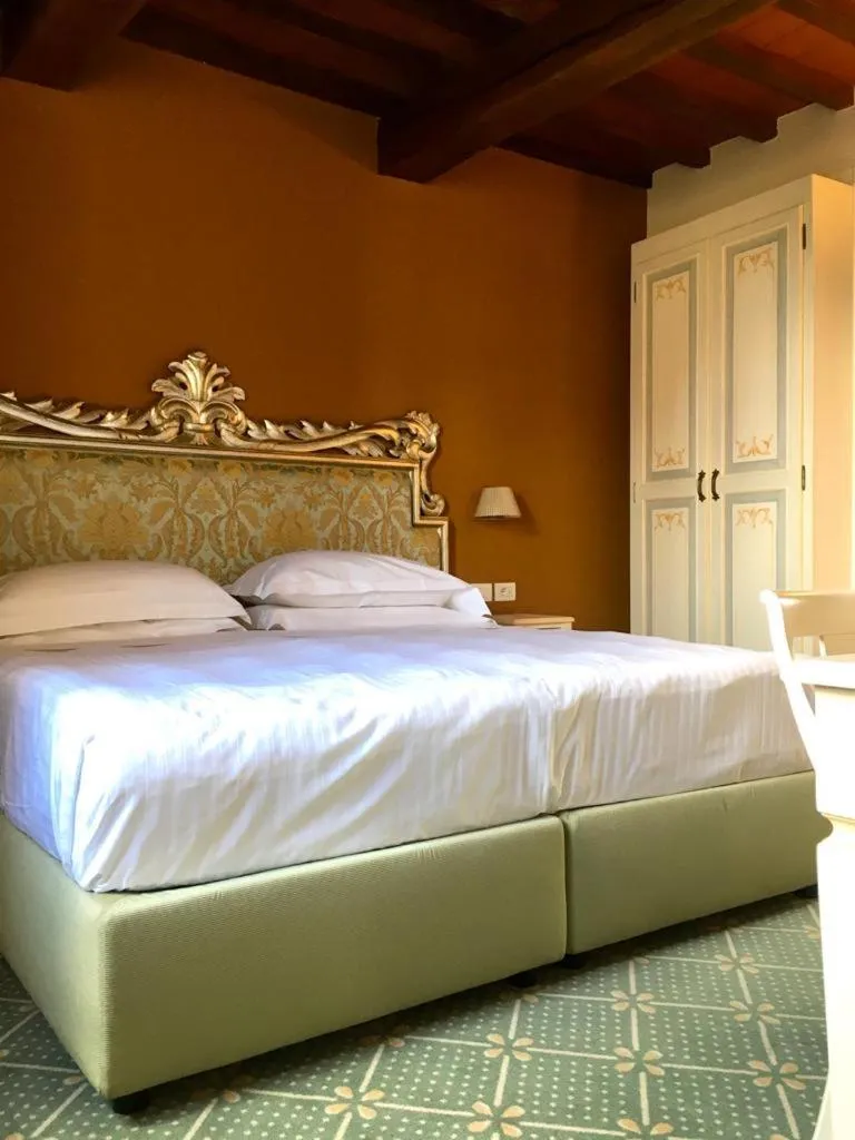 Bed in Hotel Villa San Lucchese